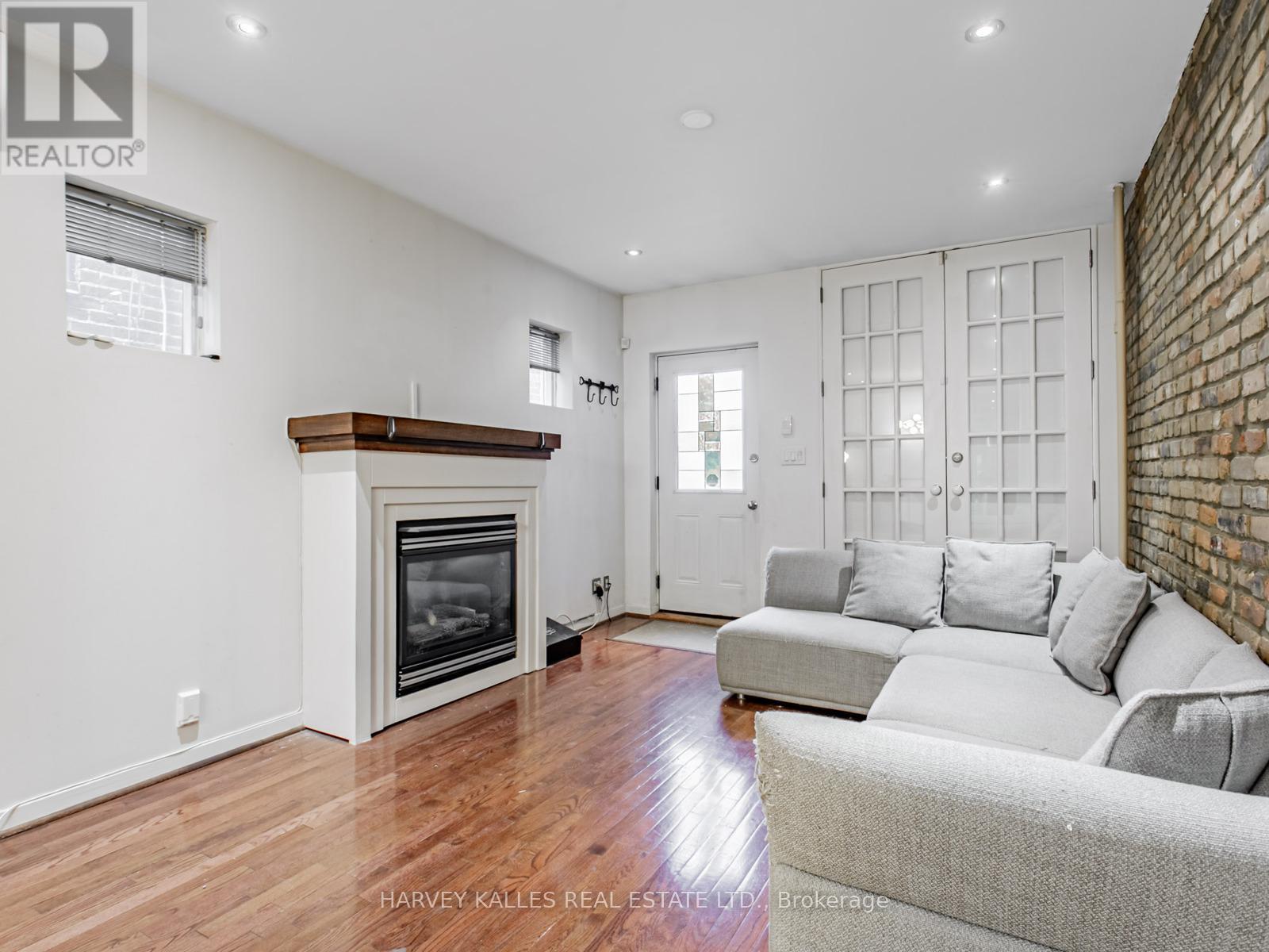 Main - 490 Montrose Avenue, Toronto, Ontario  M6G 3H1 - Photo 6 - C12913798
