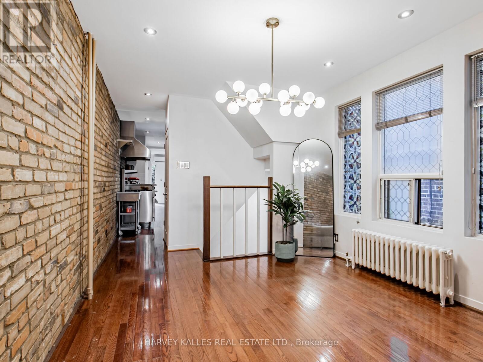 Main - 490 Montrose Avenue, Toronto, Ontario  M6G 3H1 - Photo 7 - C12913798