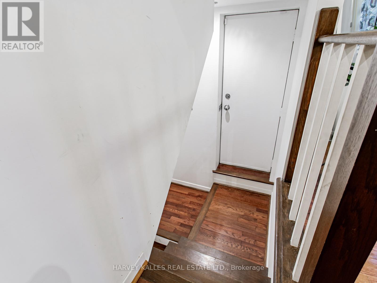 Main - 490 Montrose Avenue, Toronto, Ontario  M6G 3H1 - Photo 9 - C12913798