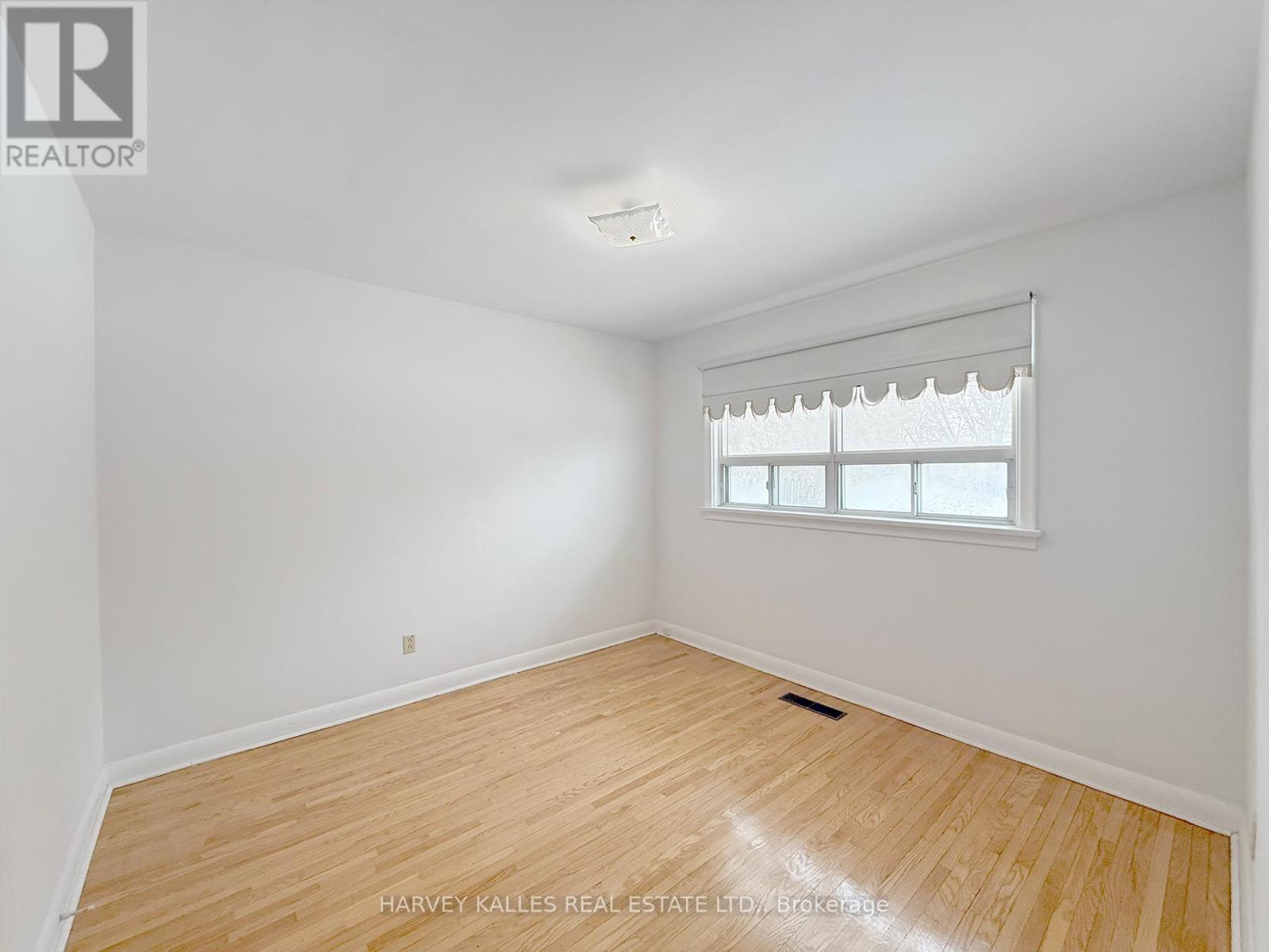 214 Dixon Road, Toronto, Ontario  M9P 2M1 - Photo 10 - W12916084