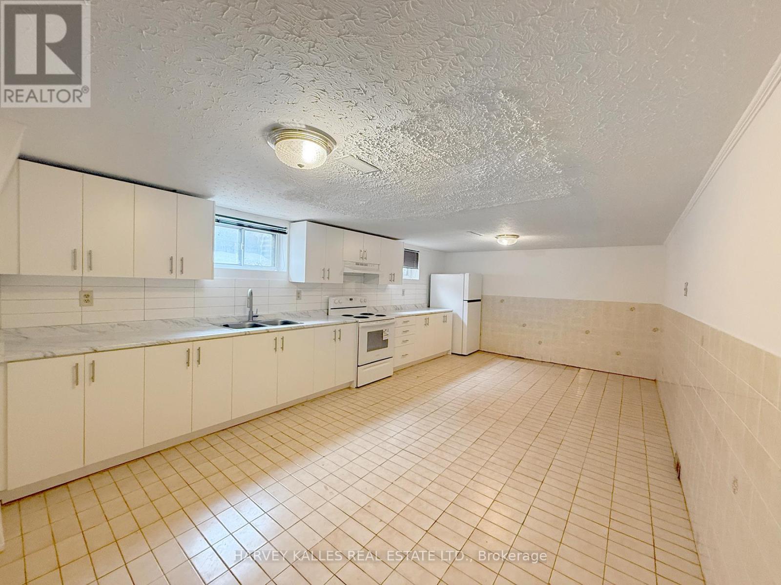 214 Dixon Road, Toronto, Ontario  M9P 2M1 - Photo 16 - W12916084