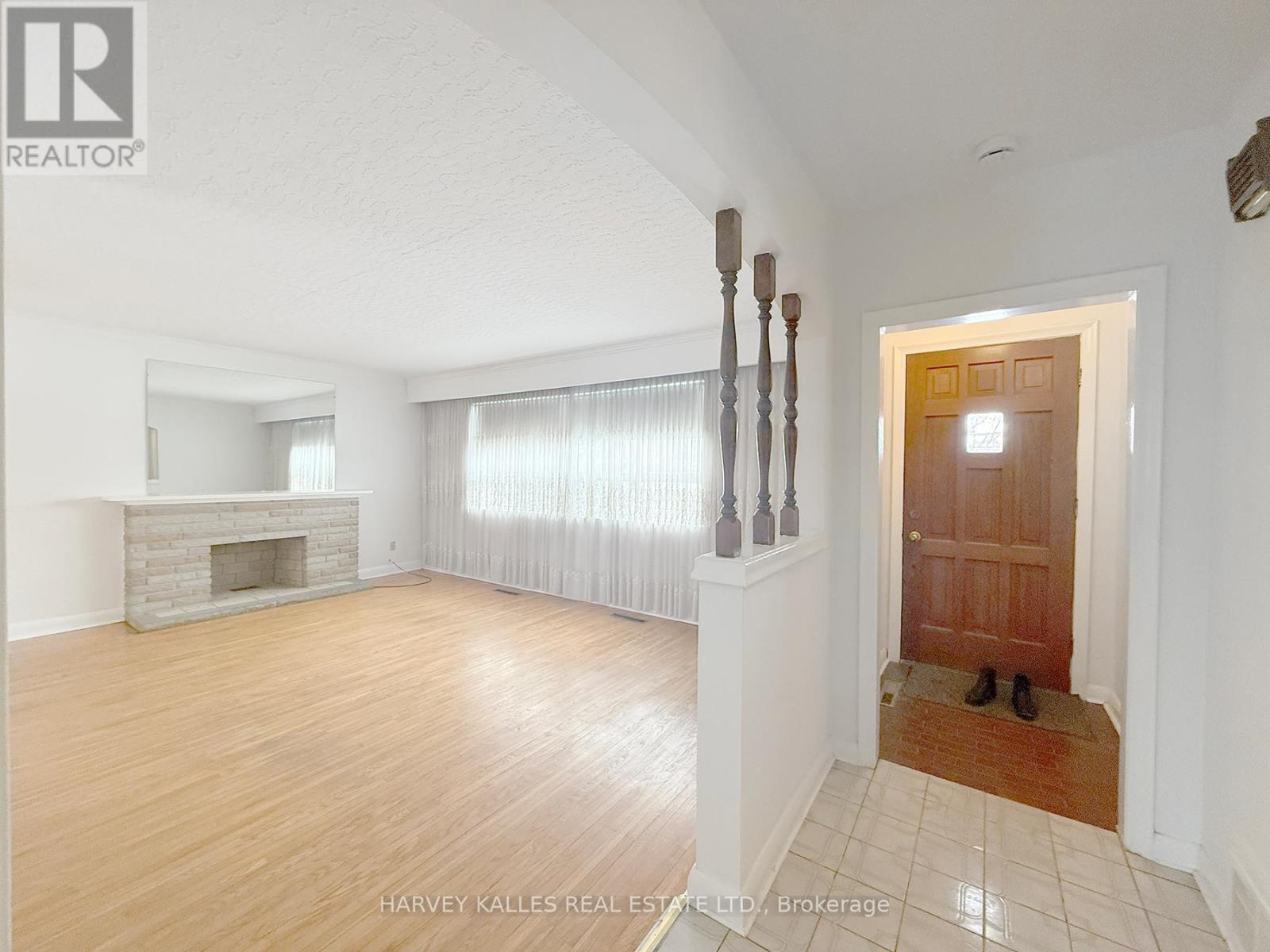 214 Dixon Road, Toronto, Ontario  M9P 2M1 - Photo 3 - W12916084