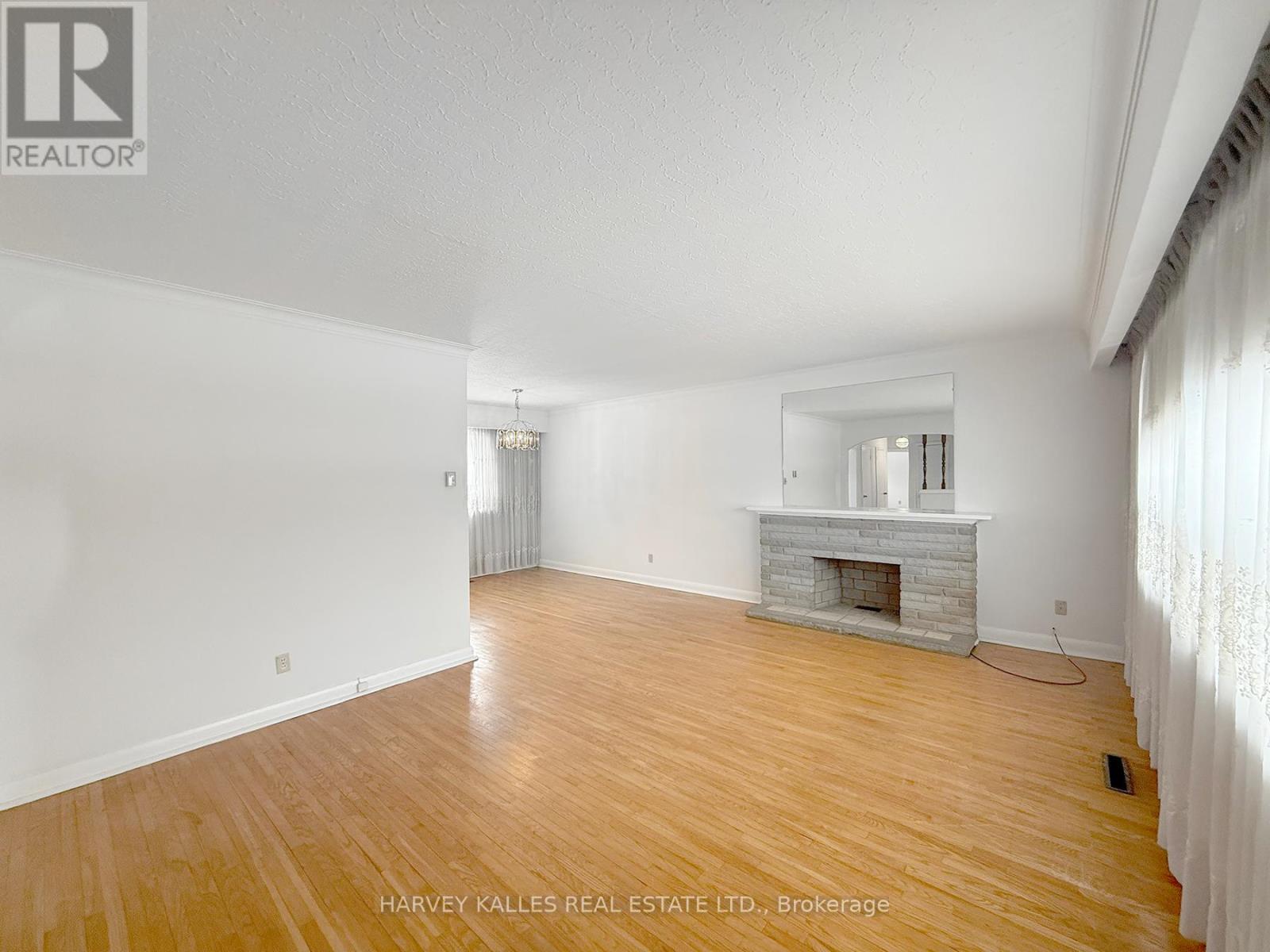 214 Dixon Road, Toronto, Ontario  M9P 2M1 - Photo 5 - W12916084