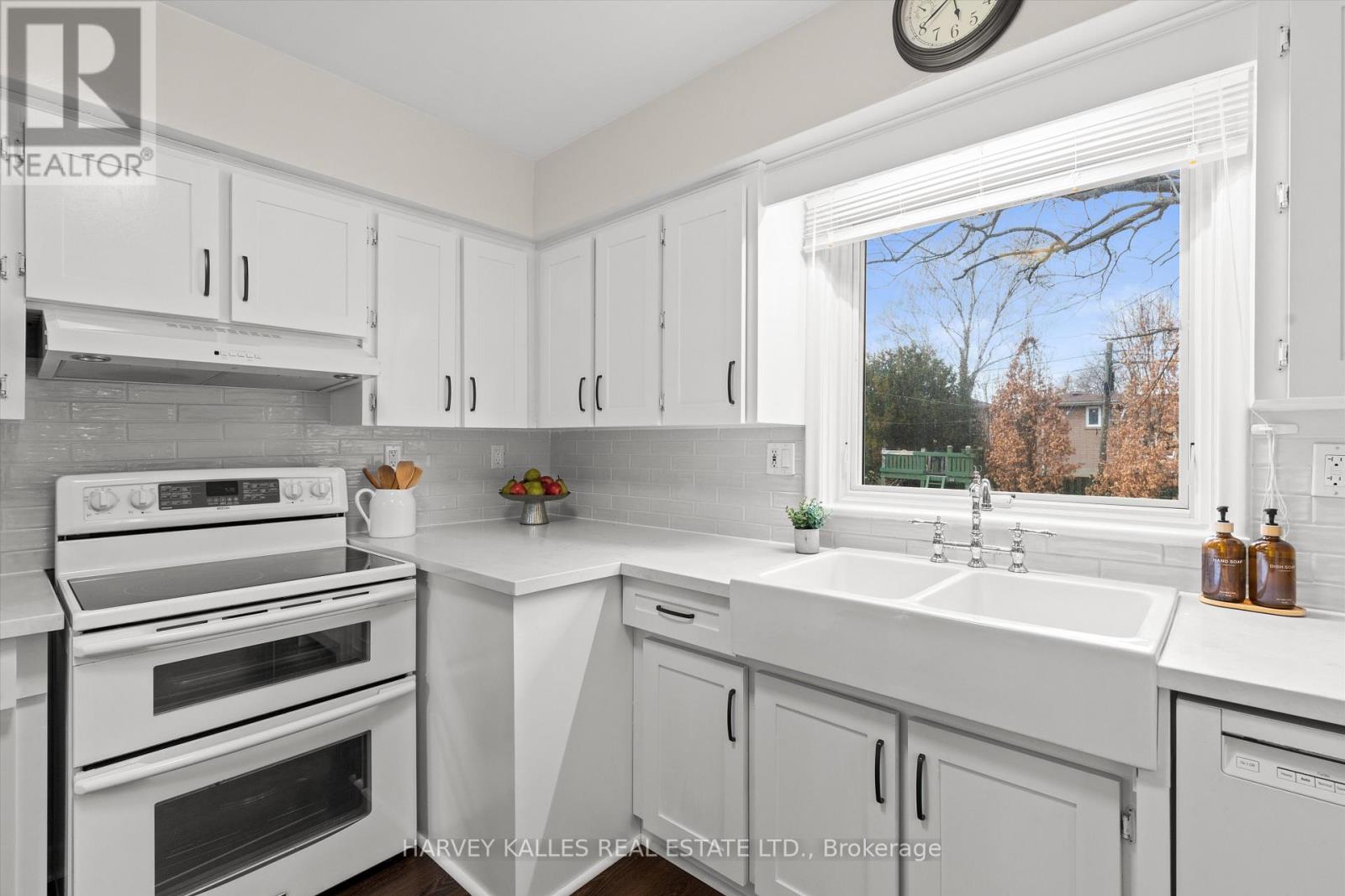 134 Santa Barbara Road, Toronto, Ontario  M2N 2C5 - Photo 13 - C12916408