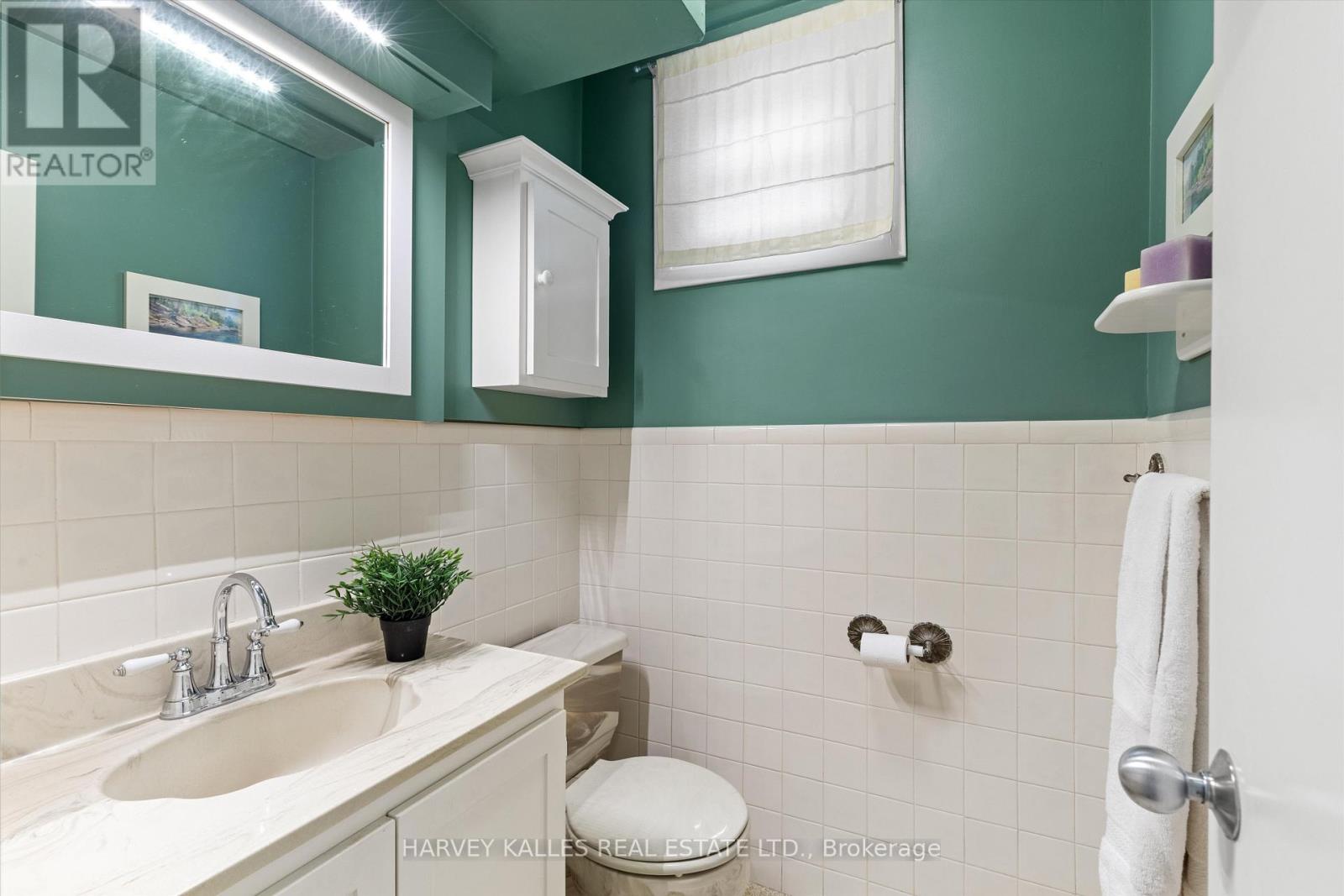 134 Santa Barbara Road, Toronto, Ontario  M2N 2C5 - Photo 16 - C12916408