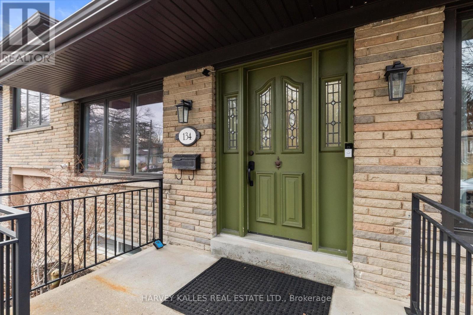 134 Santa Barbara Road, Toronto, Ontario  M2N 2C5 - Photo 3 - C12916408