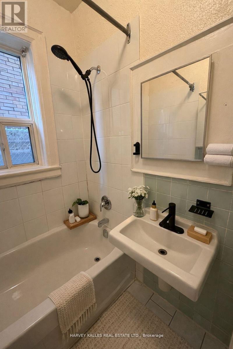 Unit#103 - 105 Kenwood Avenue, Toronto, Ontario  M6C 2S1 - Photo 7 - C12916796