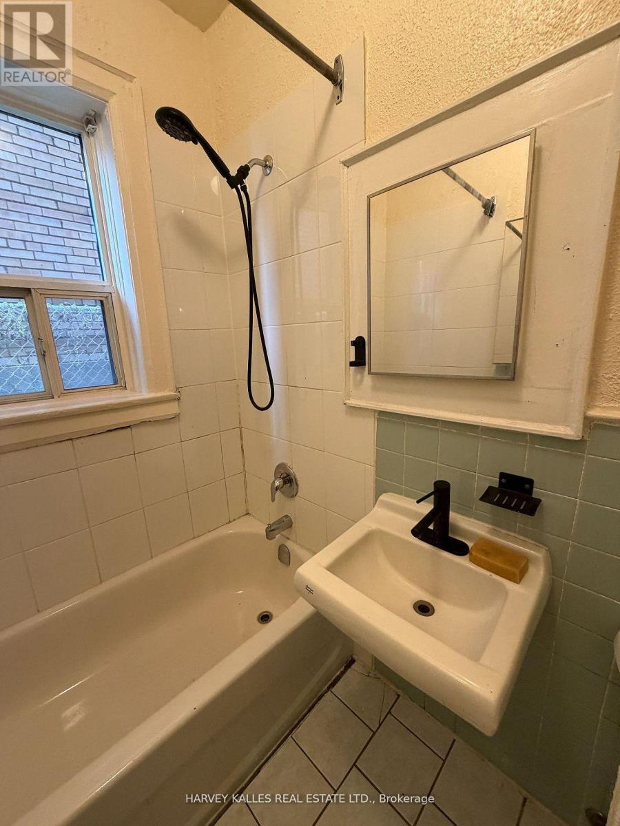 Unit#103 - 105 Kenwood Avenue, Toronto, Ontario  M6C 2S1 - Photo 8 - C12916796