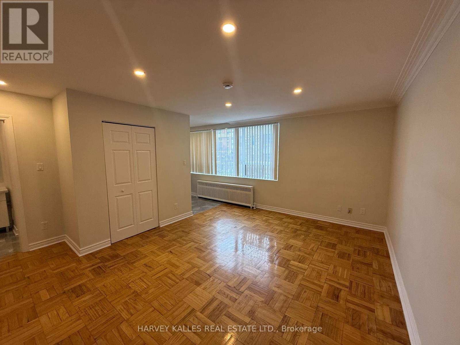 403 - 180 Vaughan Road, Toronto, Ontario  M6C 2M3 - Photo 5 - C12916834