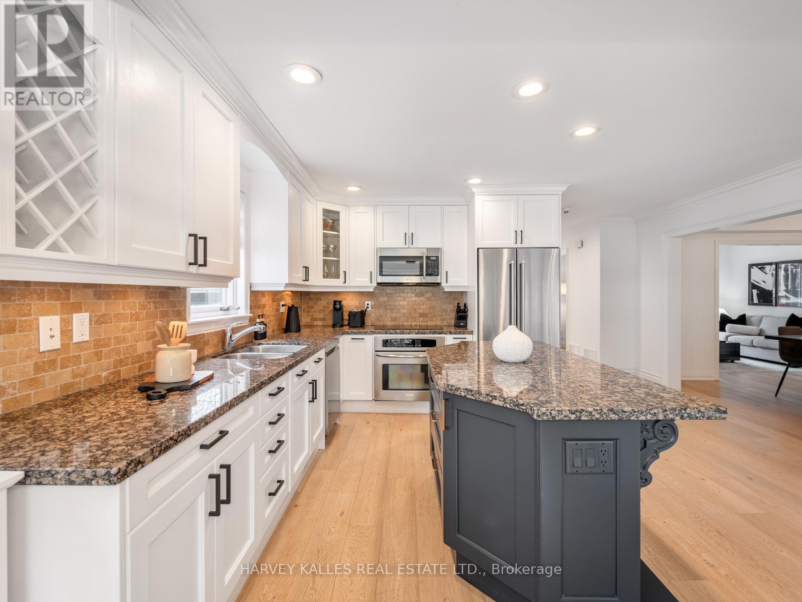 431 Douglas Avenue, Toronto, Ontario  M5M 1H3 - Photo 12 - C12918004