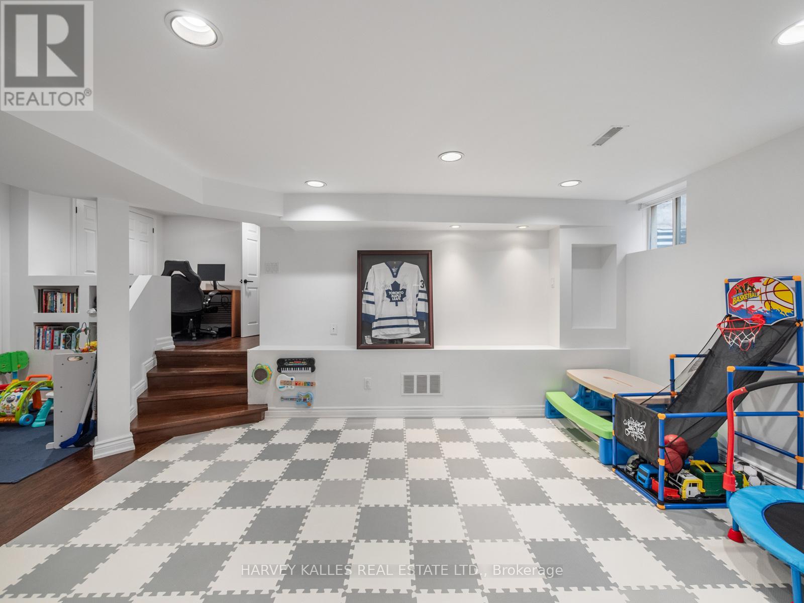 431 Douglas Avenue, Toronto, Ontario  M5M 1H3 - Photo 27 - C12918004