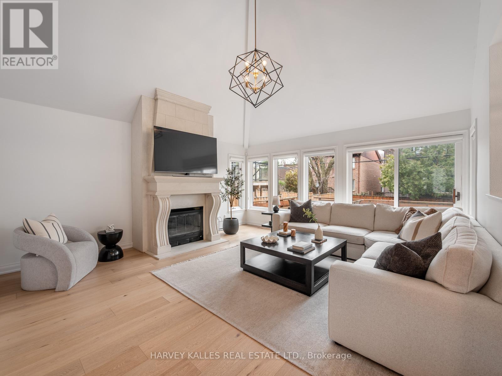 431 Douglas Avenue, Toronto, Ontario  M5M 1H3 - Photo 7 - C12918004