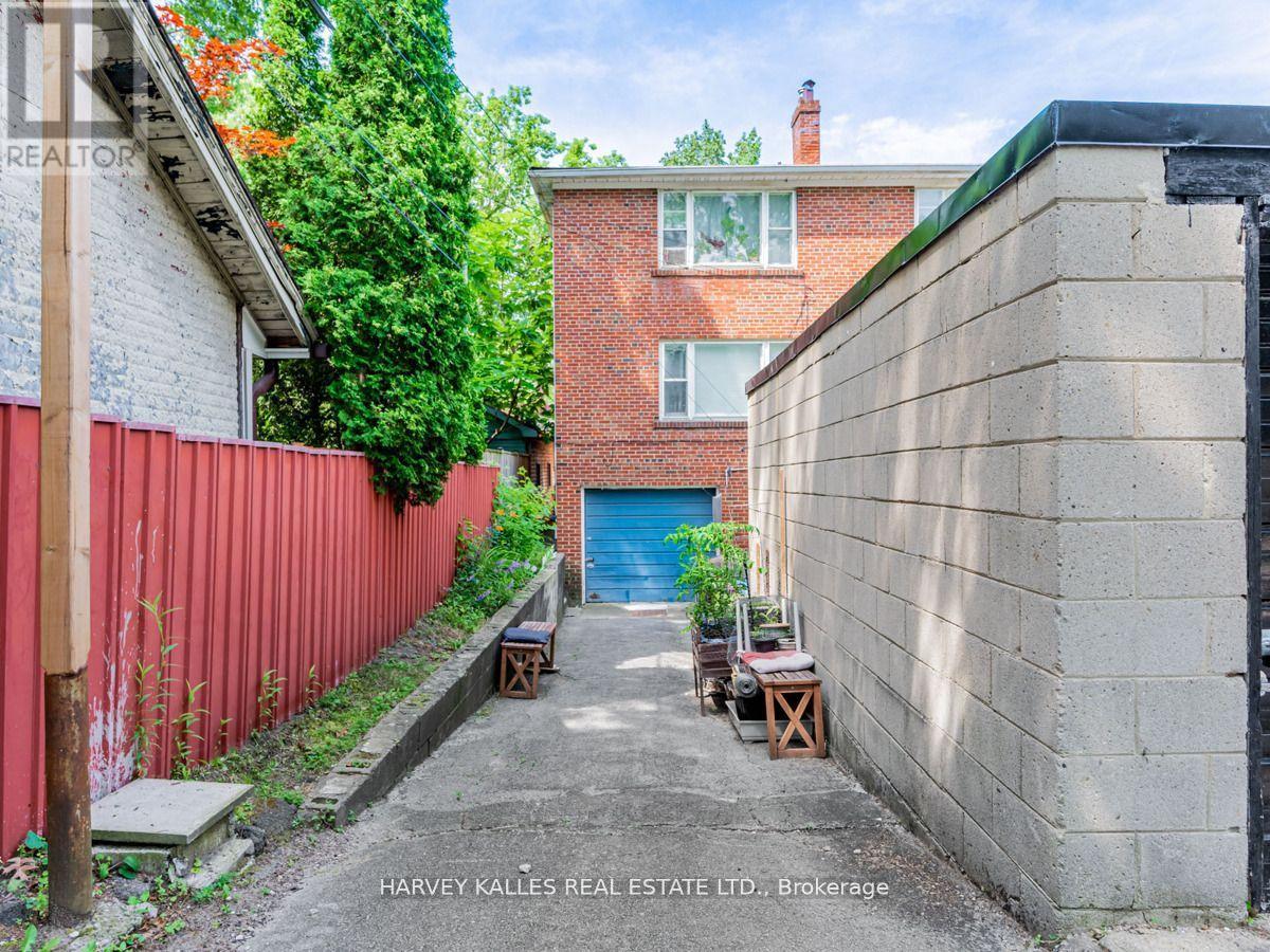 103 & 105 Gilmour Avenue, Toronto, Ontario  M6P 3B2 - Photo 38 - W12918646