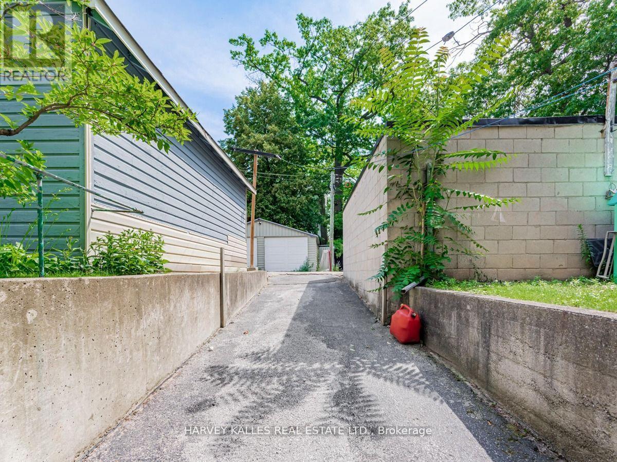 103 & 105 Gilmour Avenue, Toronto, Ontario  M6P 3B2 - Photo 40 - W12918646