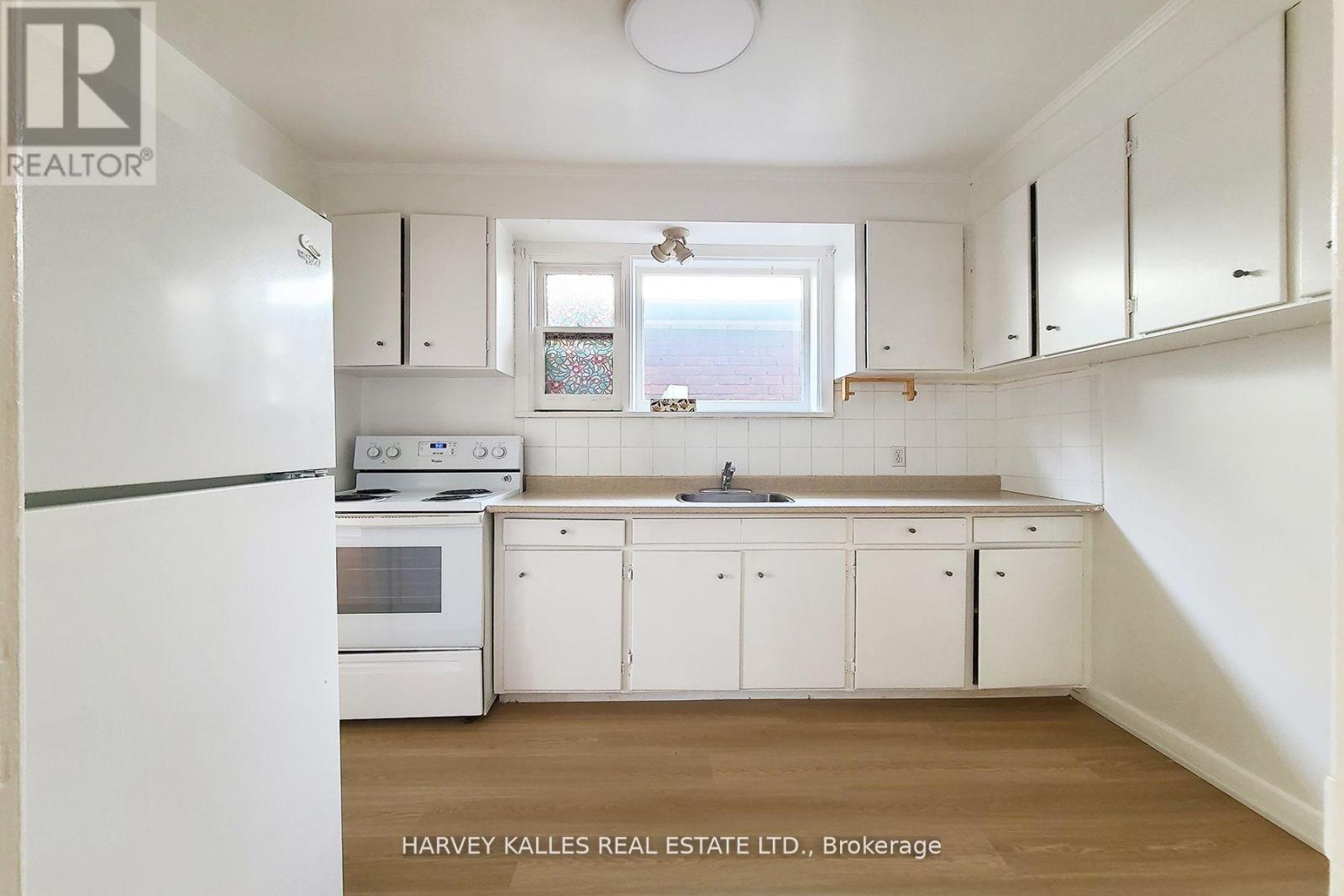 103 & 105 Gilmour Avenue, Toronto, Ontario  M6P 3B2 - Photo 7 - W12918646