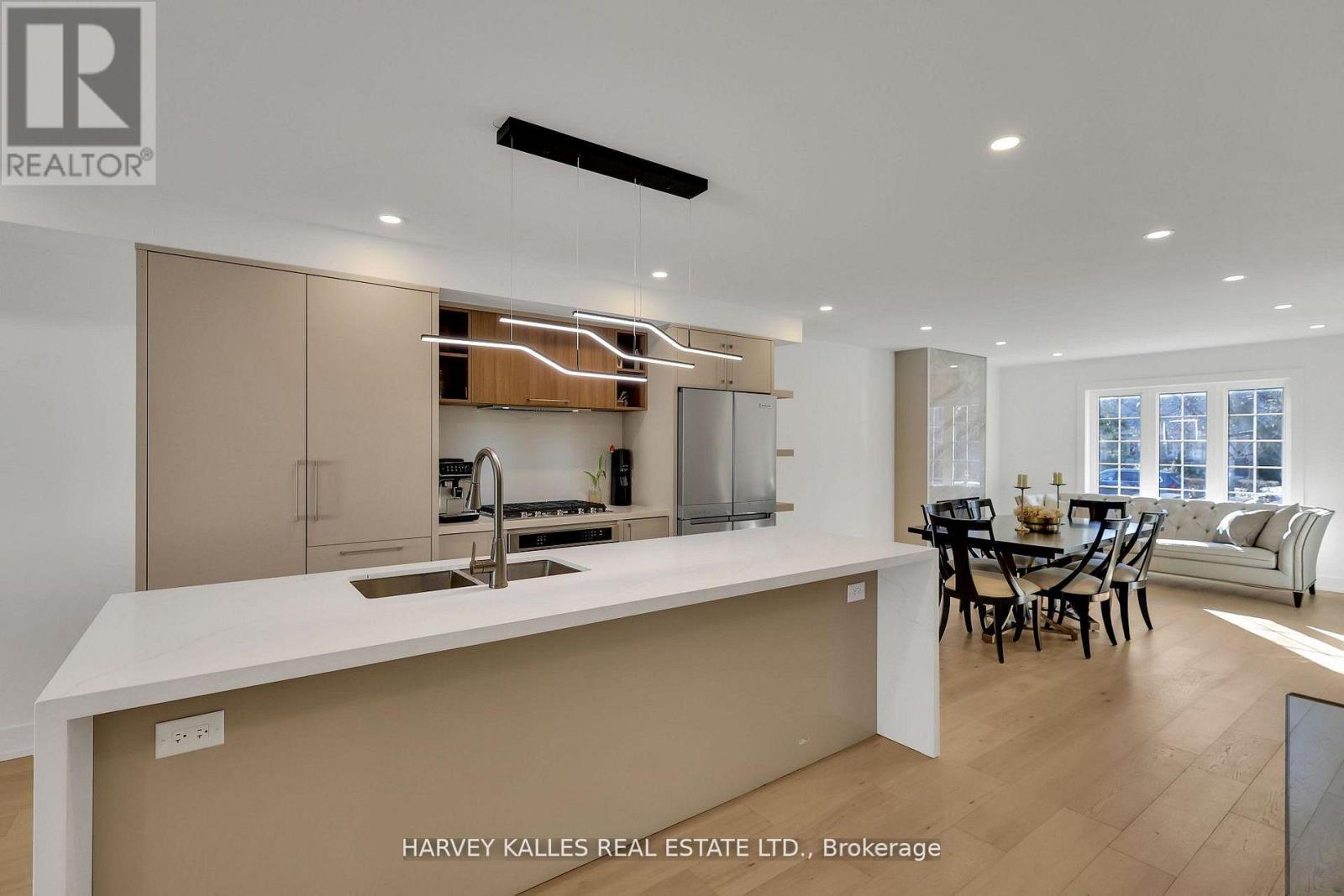 207 Sutherland Drive, Toronto, Ontario M4G 1J1 - Photo 15 - C12921038