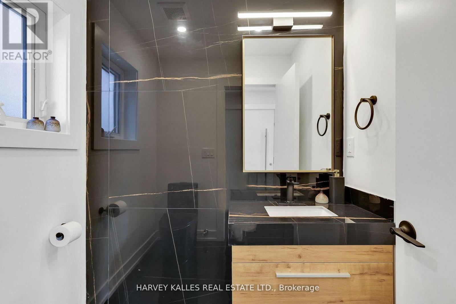 207 Sutherland Drive, Toronto, Ontario M4G 1J1 - Photo 21 - C12921038