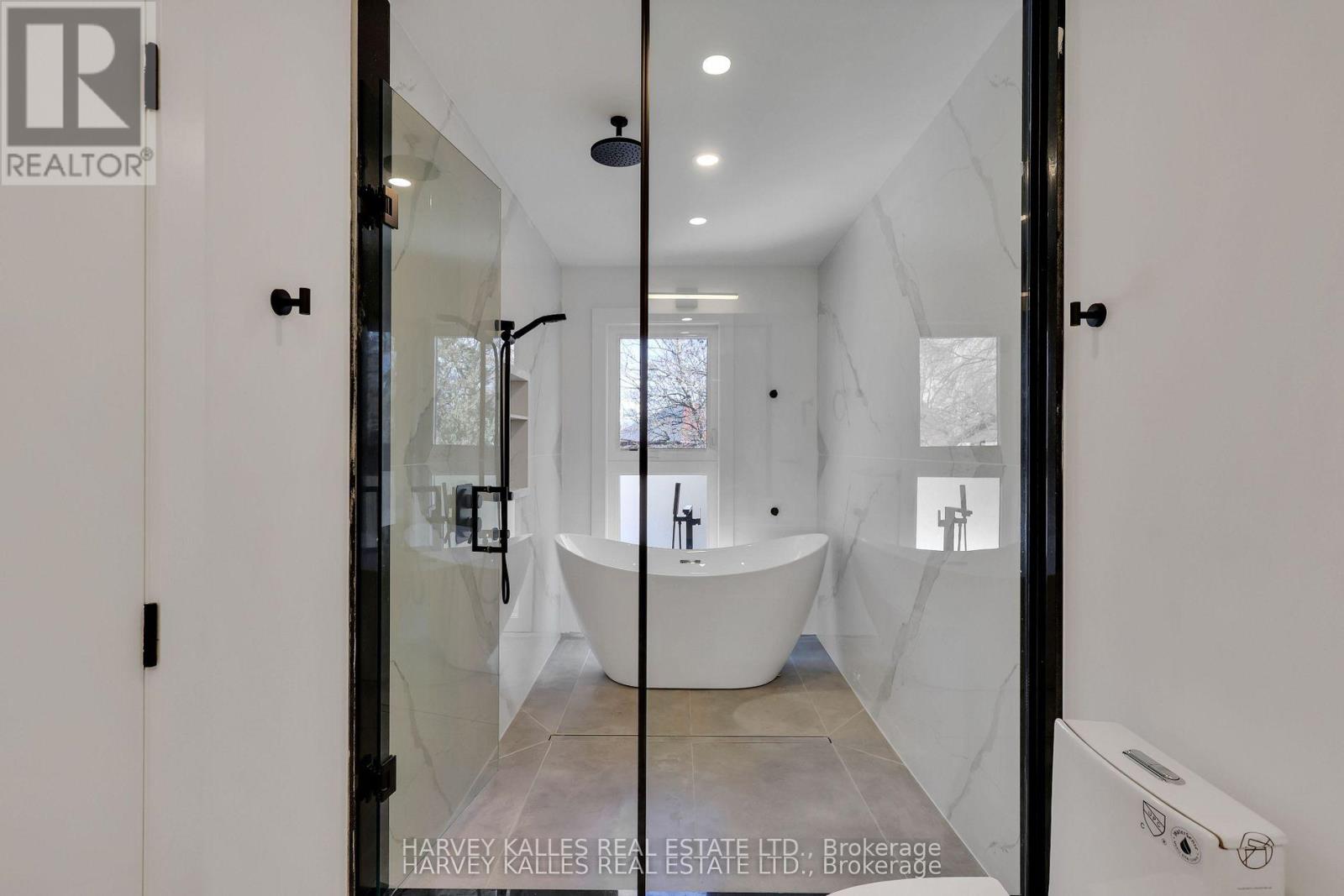 207 Sutherland Drive, Toronto, Ontario M4G 1J1 - Photo 28 - C12921038