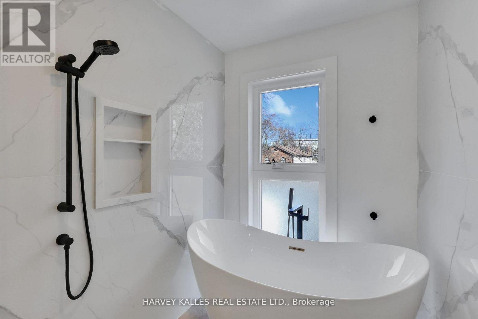 207 Sutherland Drive, Toronto, Ontario M4G 1J1 - Photo 29 - C12921038