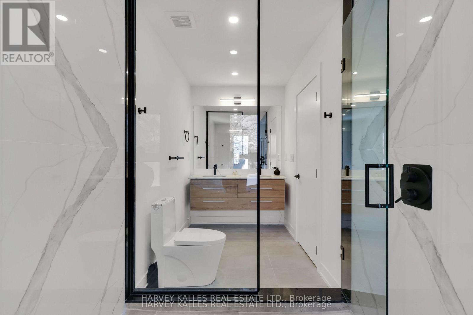 207 Sutherland Drive, Toronto, Ontario M4G 1J1 - Photo 30 - C12921038