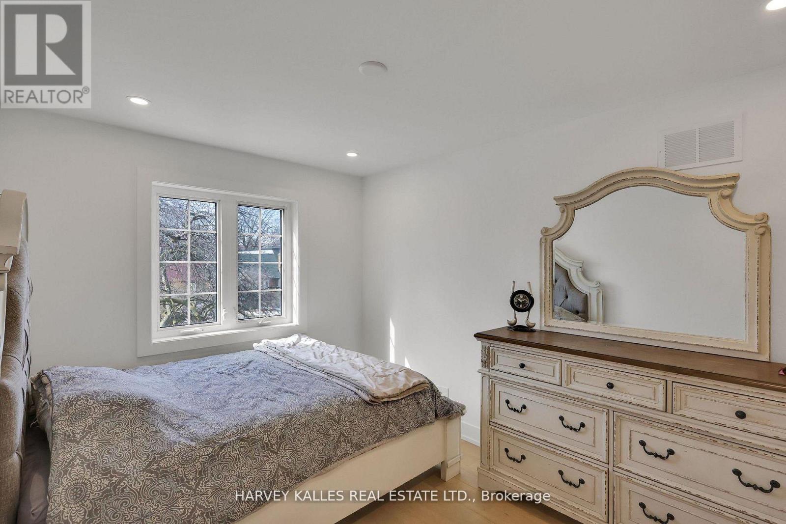 207 Sutherland Drive, Toronto, Ontario M4G 1J1 - Photo 34 - C12921038