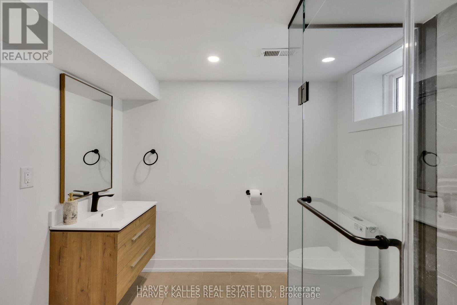 207 Sutherland Drive, Toronto, Ontario M4G 1J1 - Photo 39 - C12921038