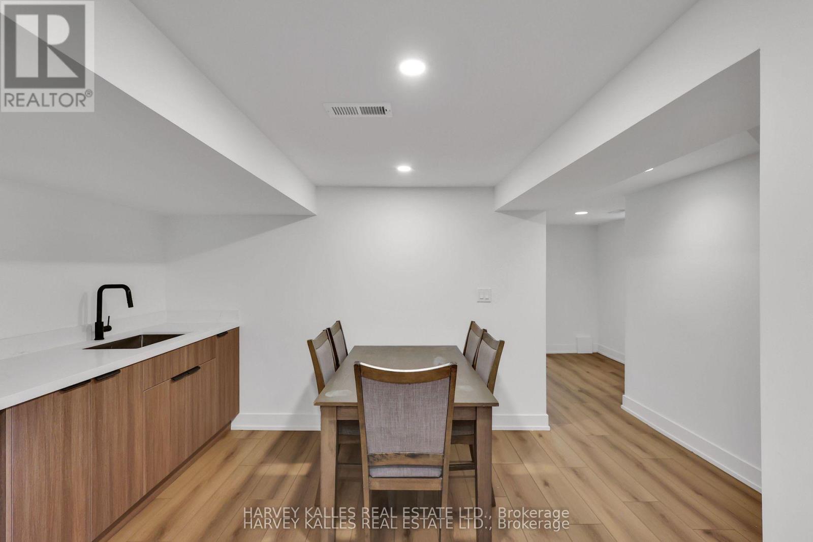 207 Sutherland Drive, Toronto, Ontario M4G 1J1 - Photo 43 - C12921038