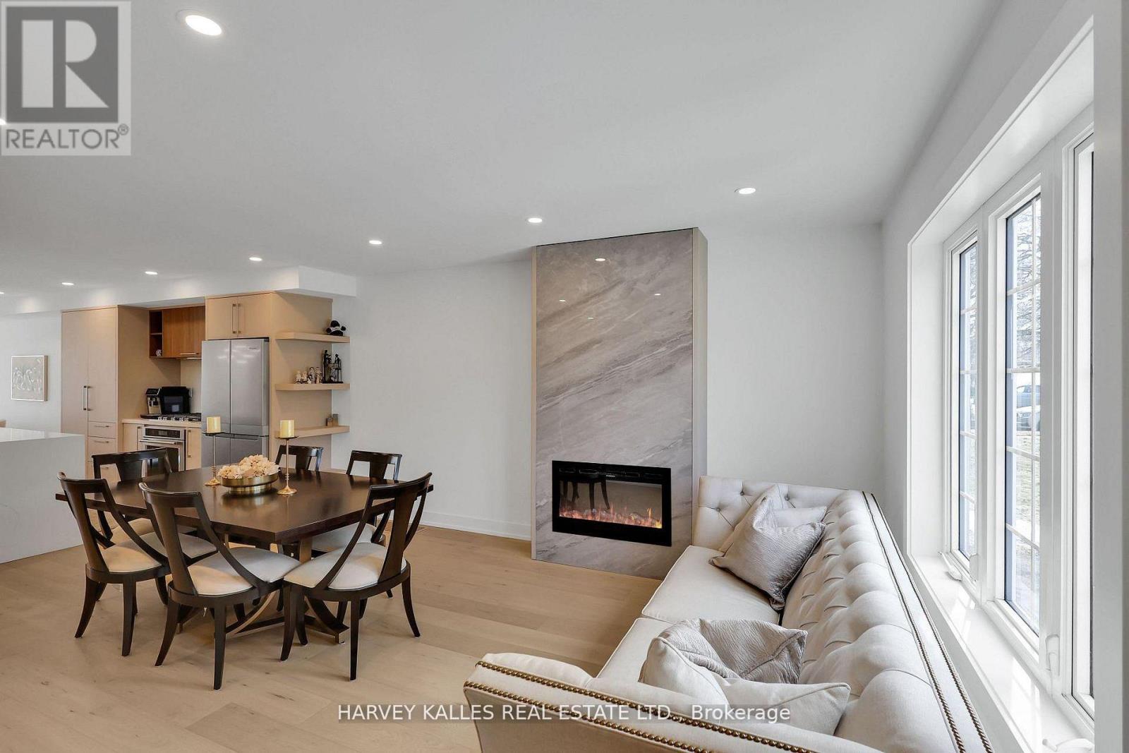 207 Sutherland Drive, Toronto, Ontario M4G 1J1 - Photo 5 - C12921038