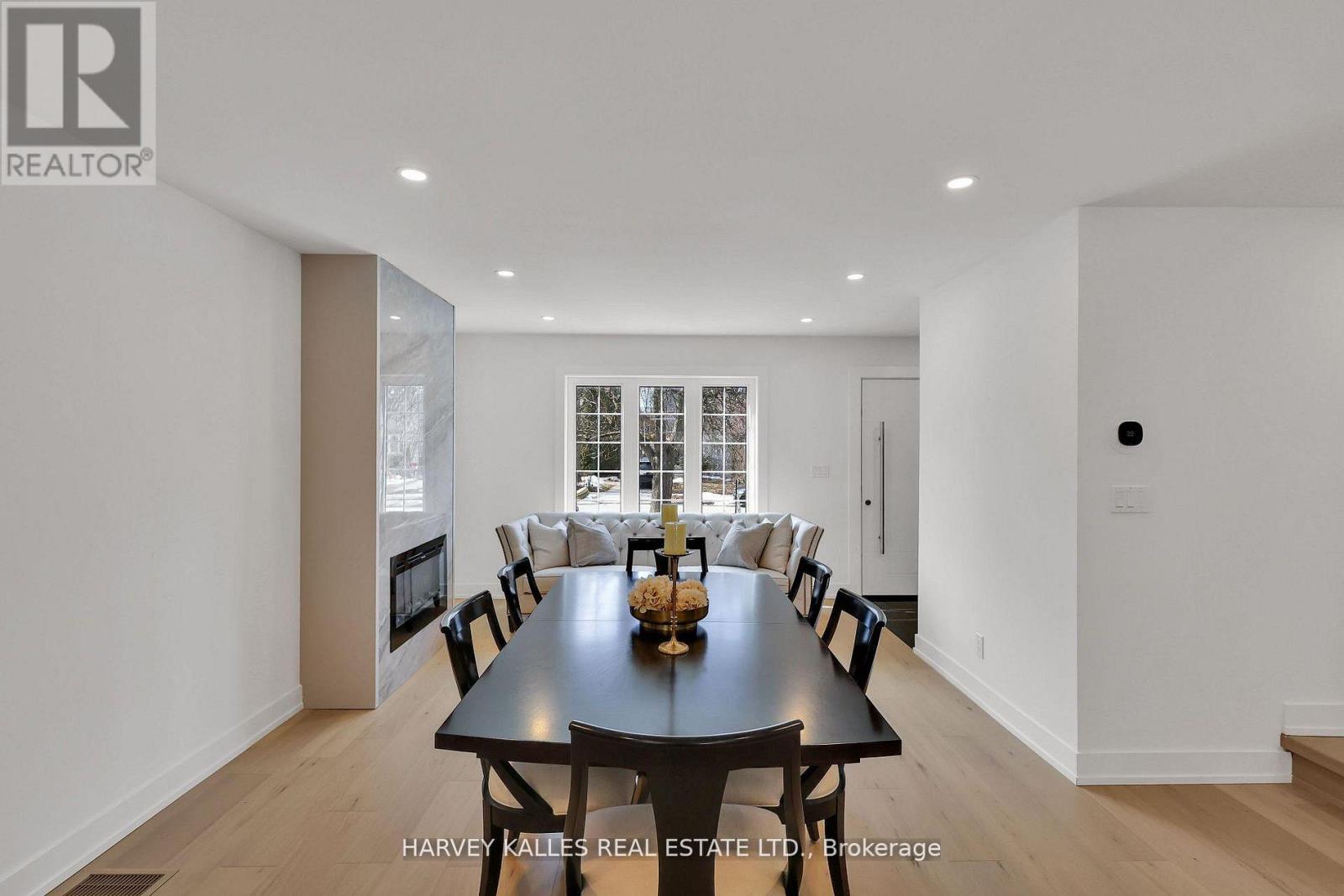 207 Sutherland Drive, Toronto, Ontario M4G 1J1 - Photo 7 - C12921038