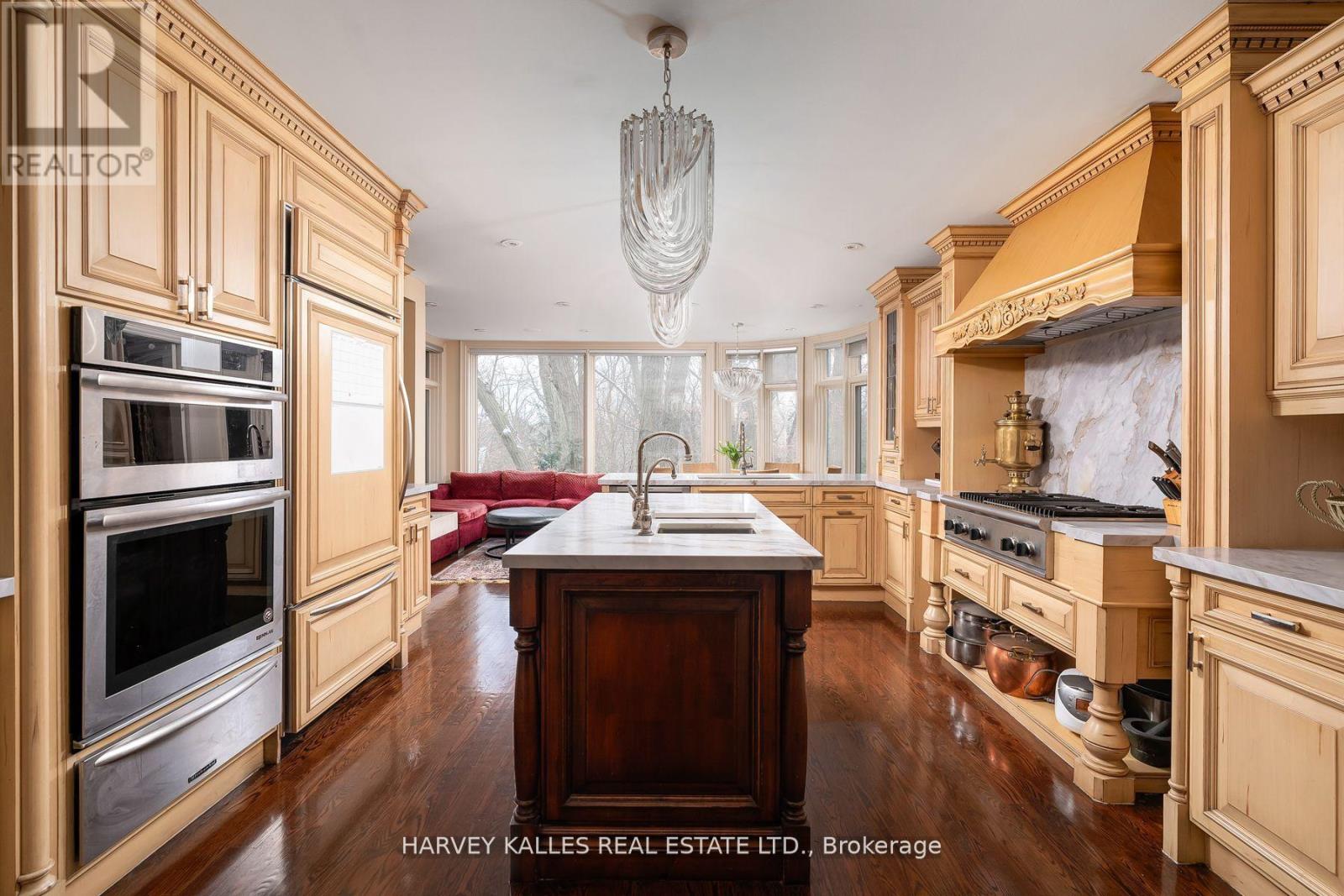 7 Ridgewood Road, Toronto, Ontario  M5P 1T4 - Photo 6 - C12929074