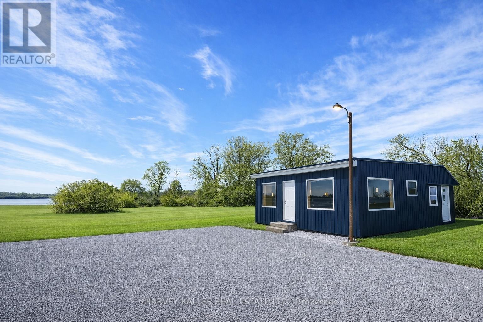 11 Melville Road, Prince Edward County, Ontario  K0K 2T0 - Photo 2 - X12948440
