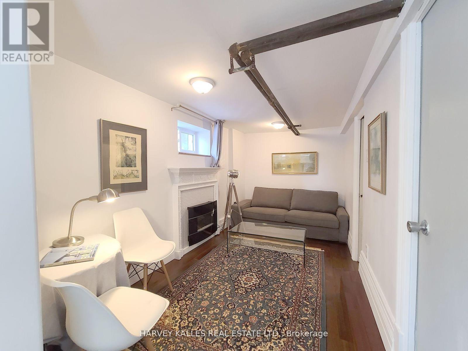 5 - 27 Hiawatha Road, Toronto, Ontario M4L 2X7 - Photo 2 - E13004000