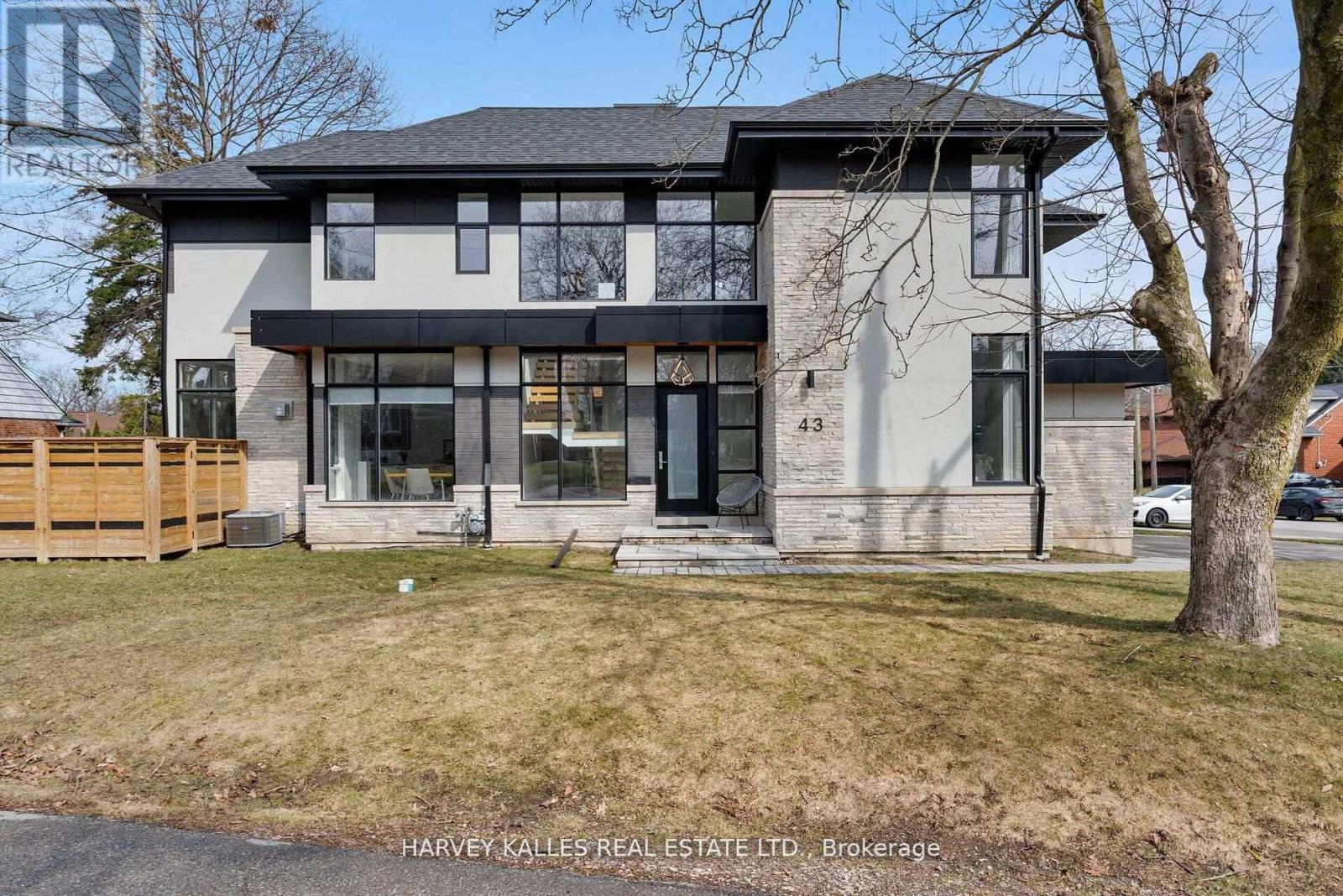 43 BALLACAINE DRIVE, Toronto, Ontario