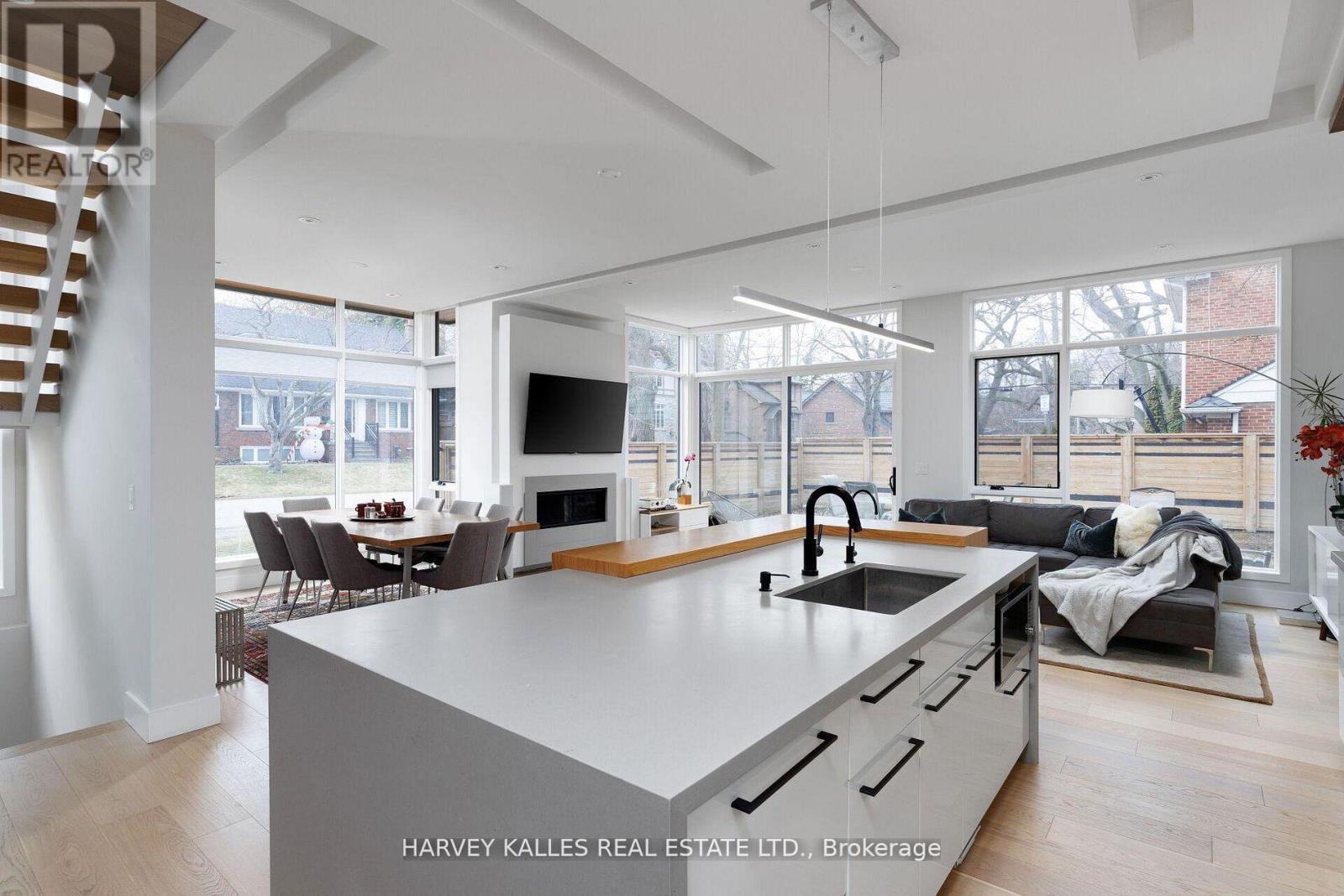 43 Ballacaine Drive, Toronto, Ontario  M8Y 4B1 - Photo 14 - W13029896