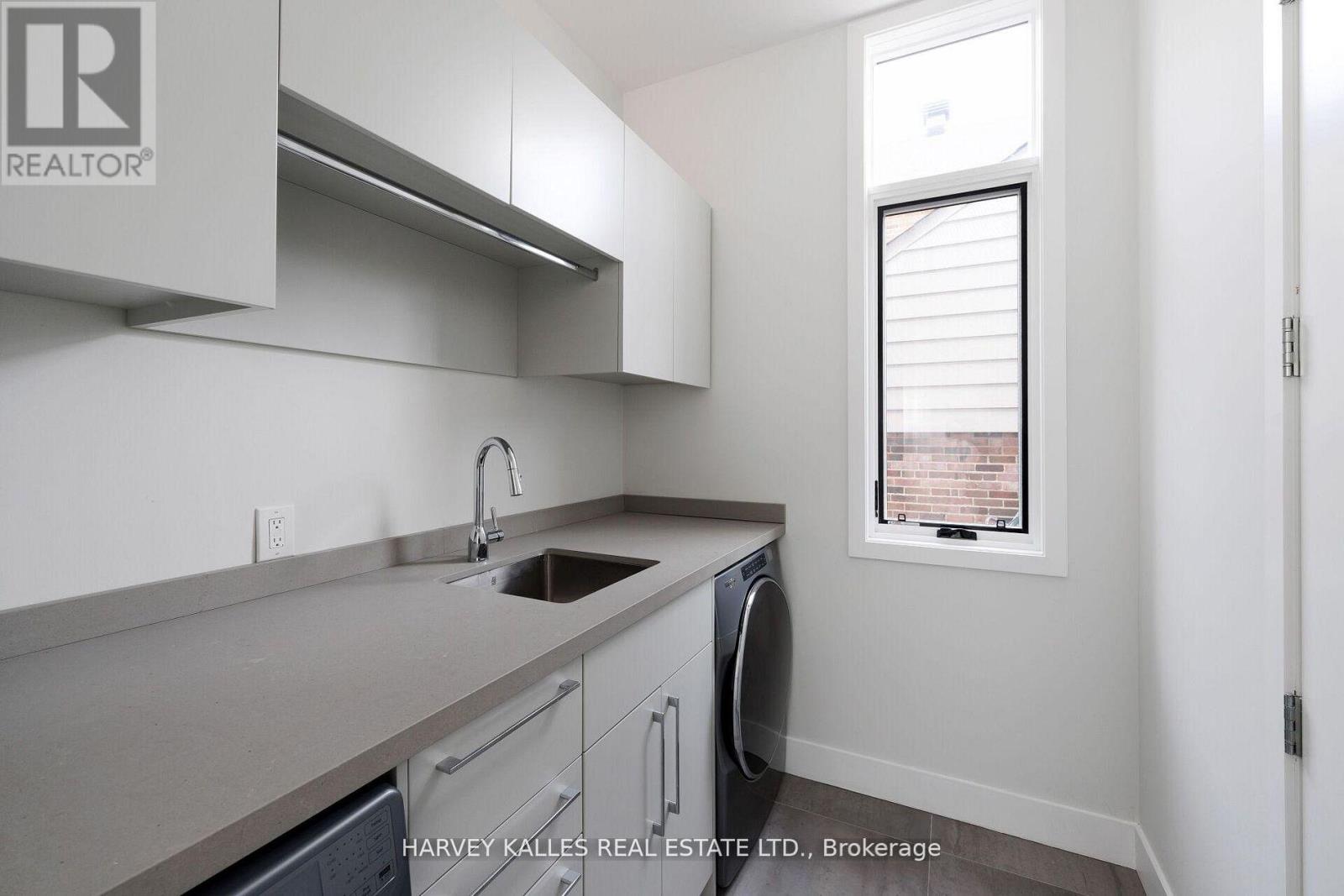 43 Ballacaine Drive, Toronto, Ontario  M8Y 4B1 - Photo 25 - W13029896