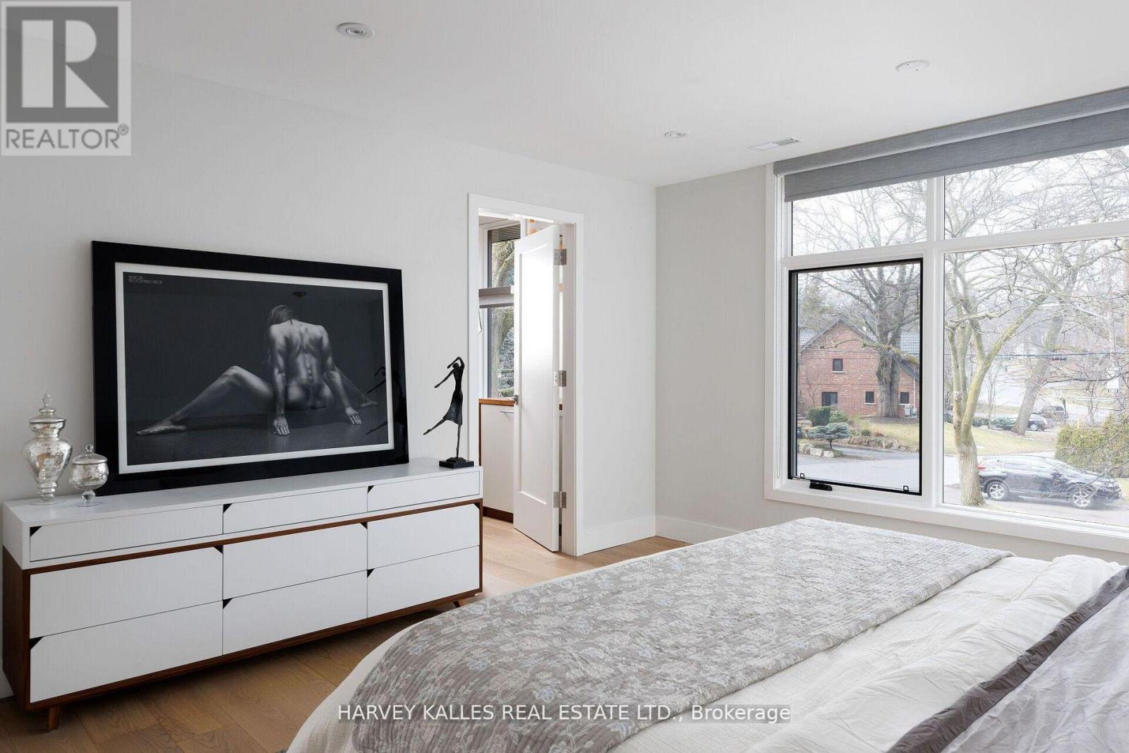 43 Ballacaine Drive, Toronto, Ontario  M8Y 4B1 - Photo 31 - W13029896