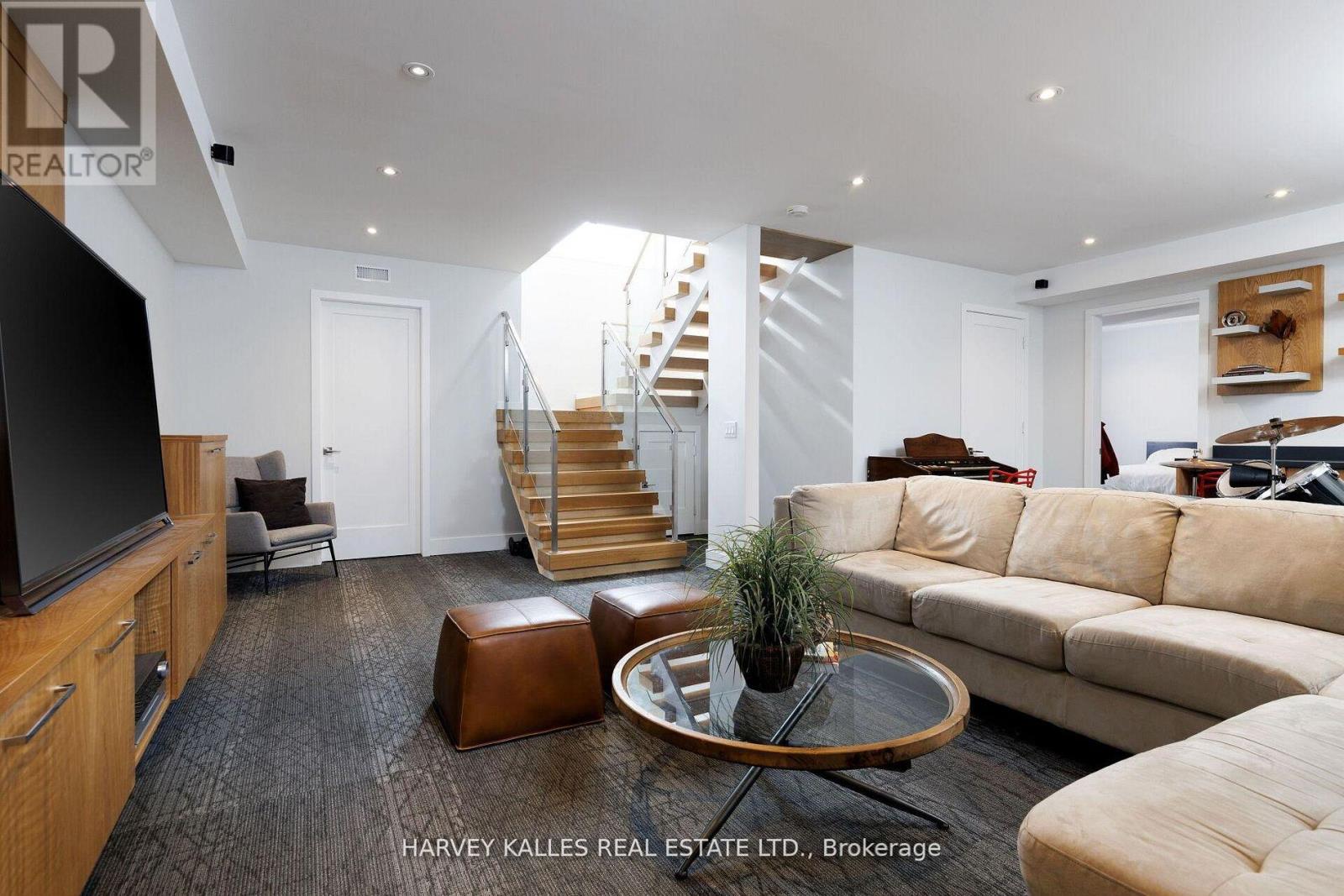 43 Ballacaine Drive, Toronto, Ontario  M8Y 4B1 - Photo 44 - W13029896