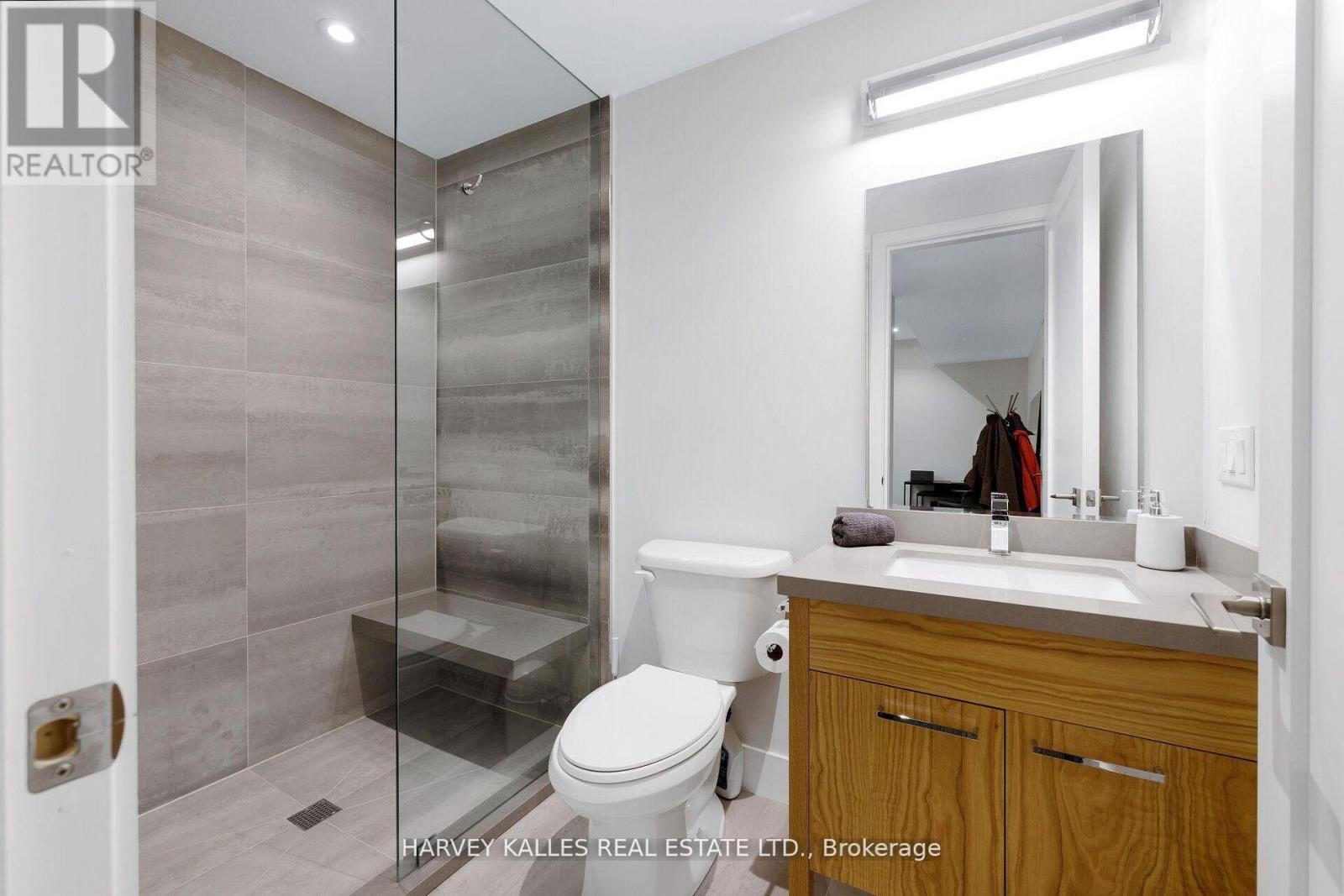 43 Ballacaine Drive, Toronto, Ontario  M8Y 4B1 - Photo 49 - W13029896