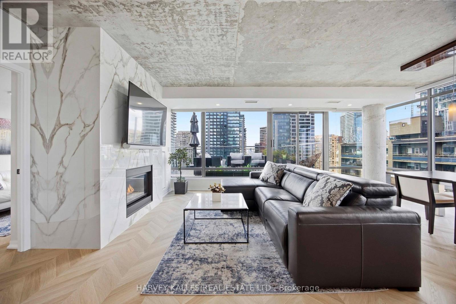 Ph2 - 22 Wellesley Street E, Toronto, Ontario M4Y 1G3 - Photo 10 - C13040598