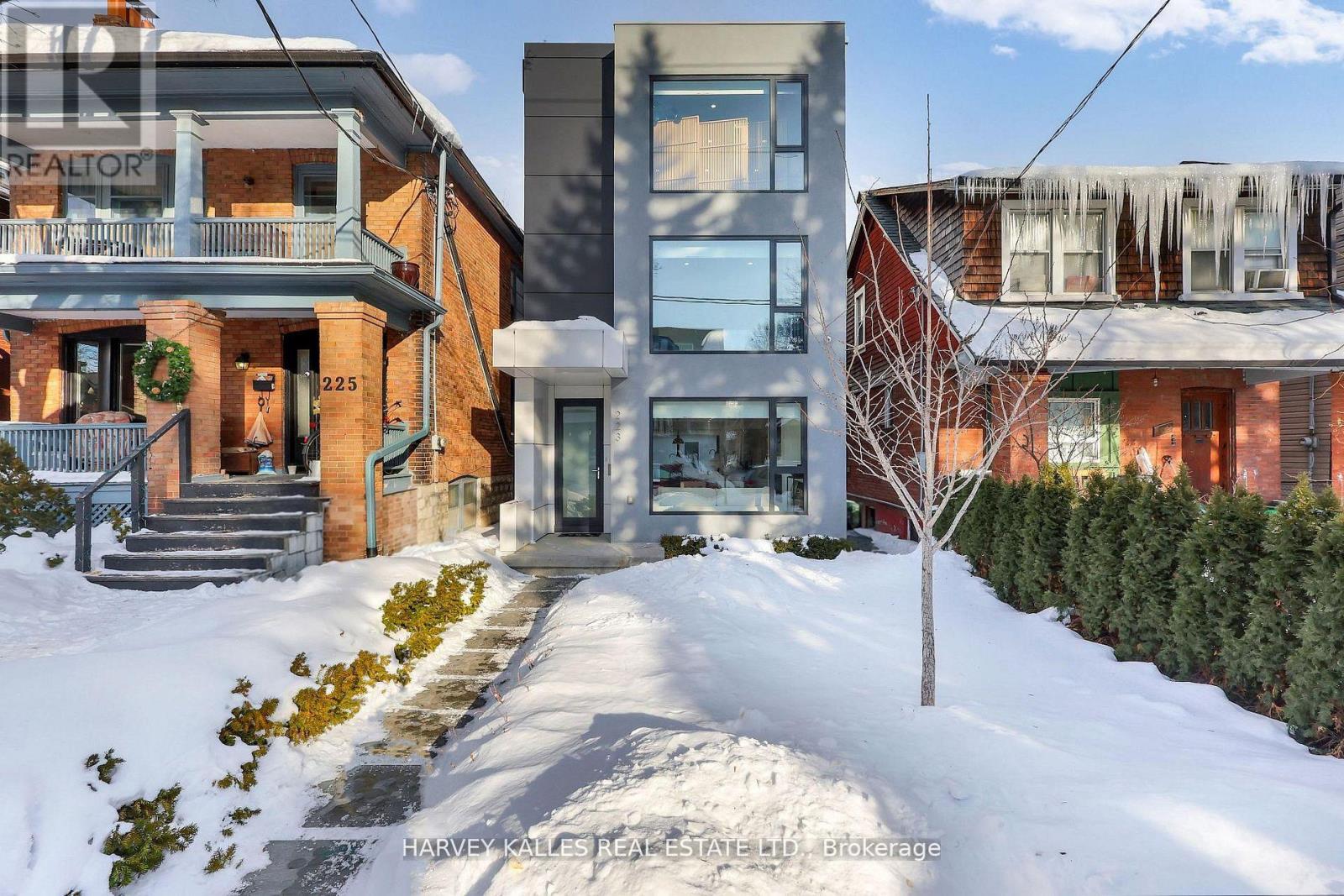 223 Wychwood Avenue, Toronto, Ontario M6C 2T5 - Photo 2 - C13051772