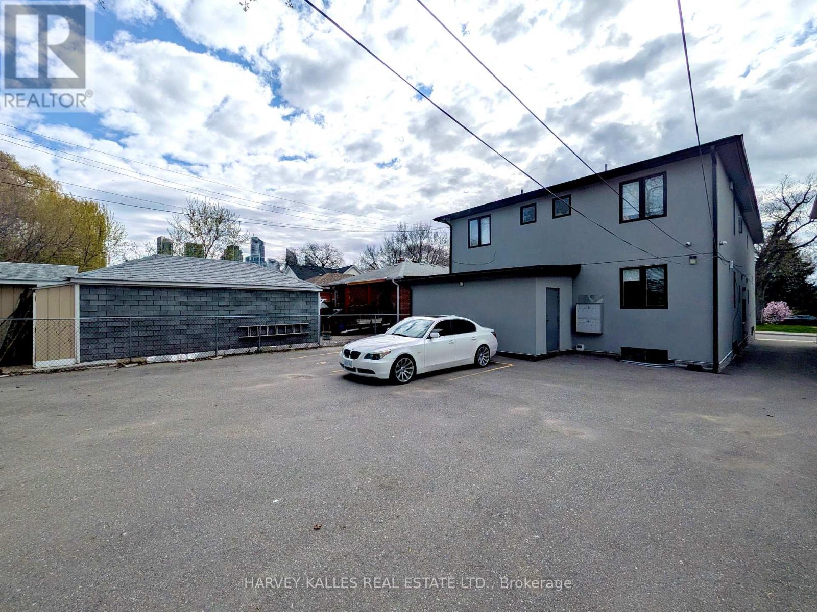 18 Cavell Avenue, Toronto, Ontario M8V 1P2 - Photo 3 - W13051700