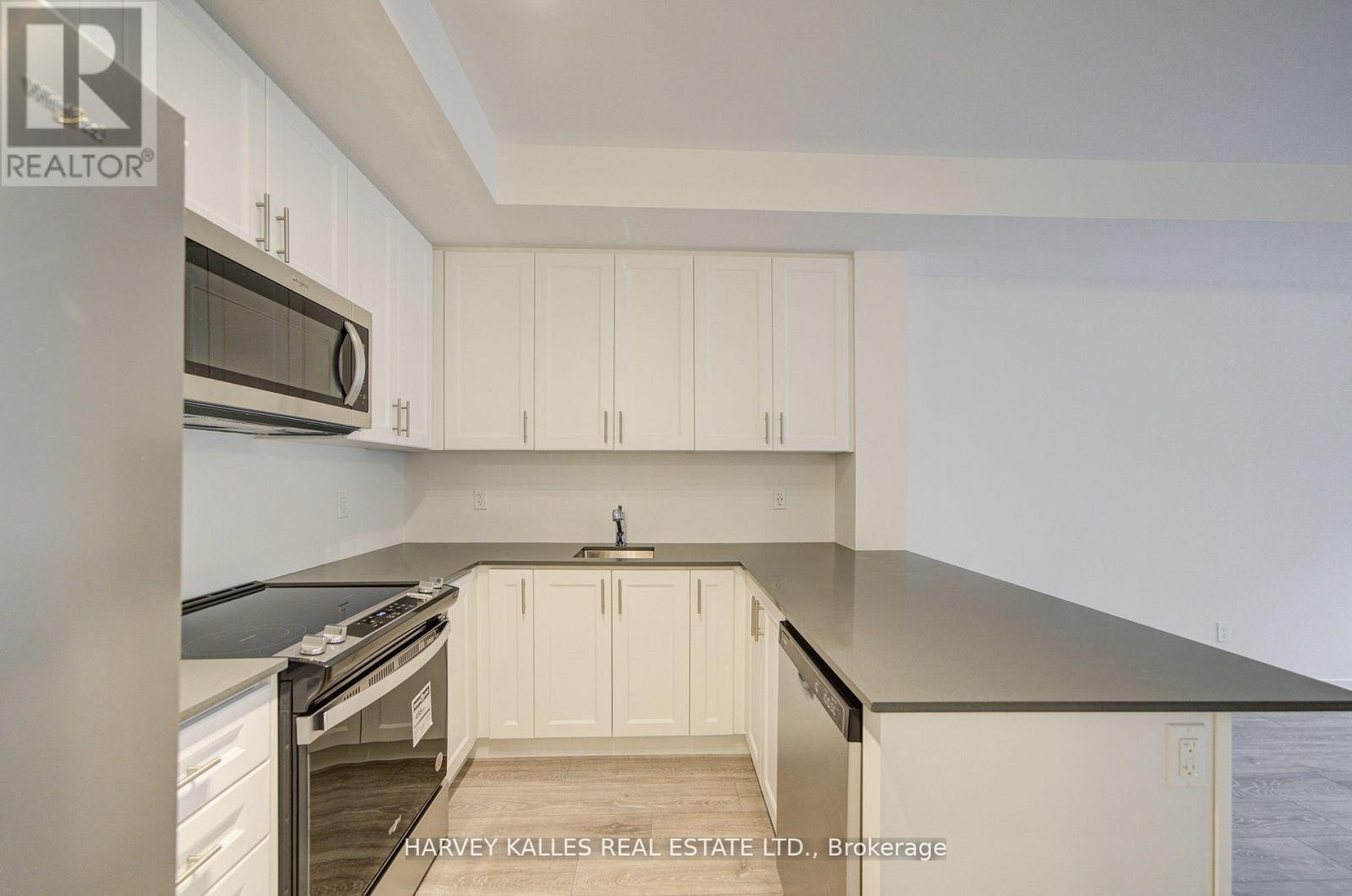 28 - 18 Lytham Green Circle, Newmarket, Ontario L3Y 0H4 - Photo 16 - N13058616