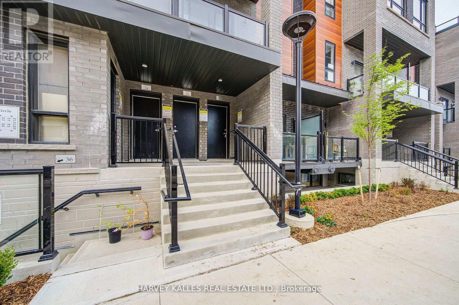 28 - 18 Lytham Green Circle, Newmarket, Ontario L3Y 0H4 - Photo 4 - N13058616