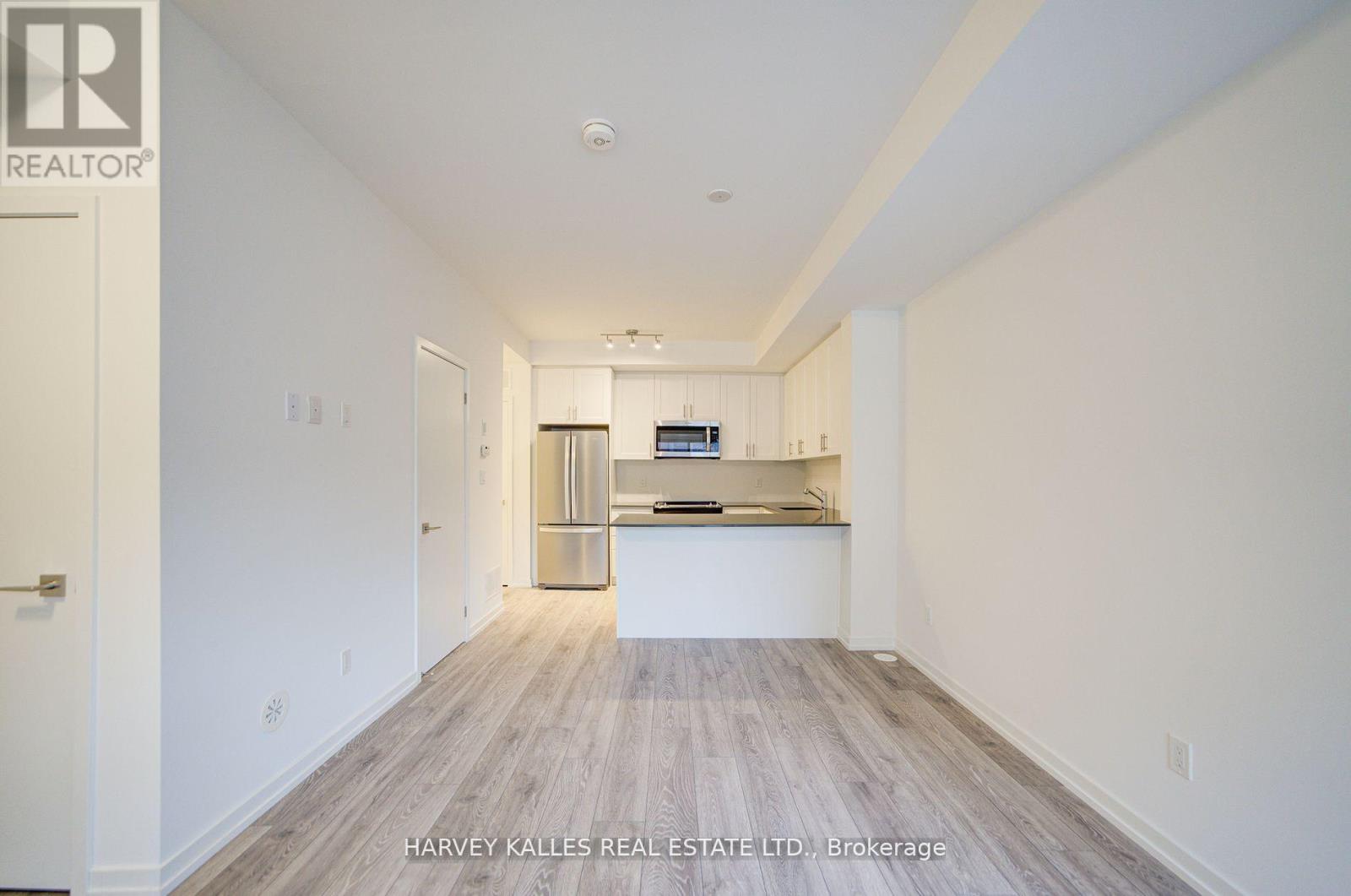 28 - 18 Lytham Green Circle, Newmarket, Ontario L3Y 0H4 - Photo 6 - N13058616
