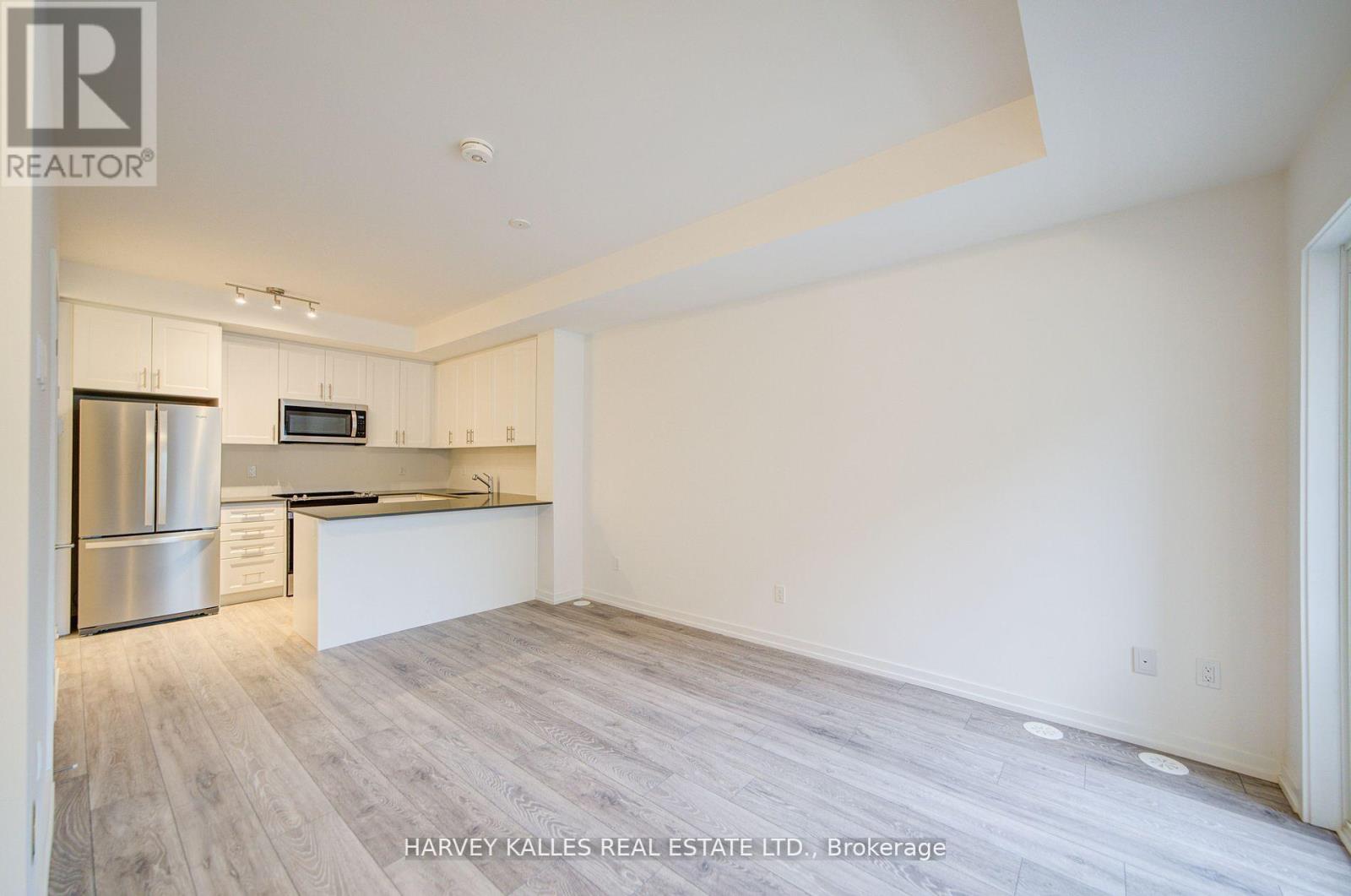 28 - 18 Lytham Green Circle, Newmarket, Ontario L3Y 0H4 - Photo 7 - N13058616