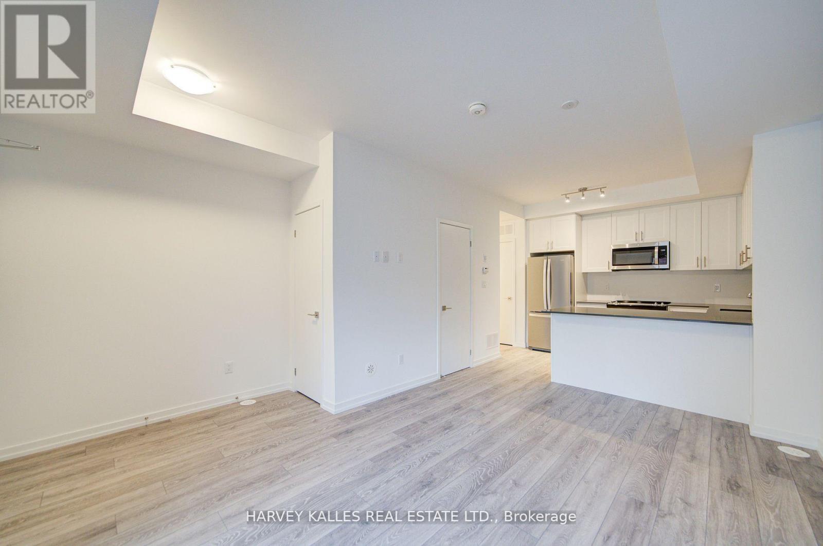28 - 18 Lytham Green Circle, Newmarket, Ontario L3Y 0H4 - Photo 9 - N13058616
