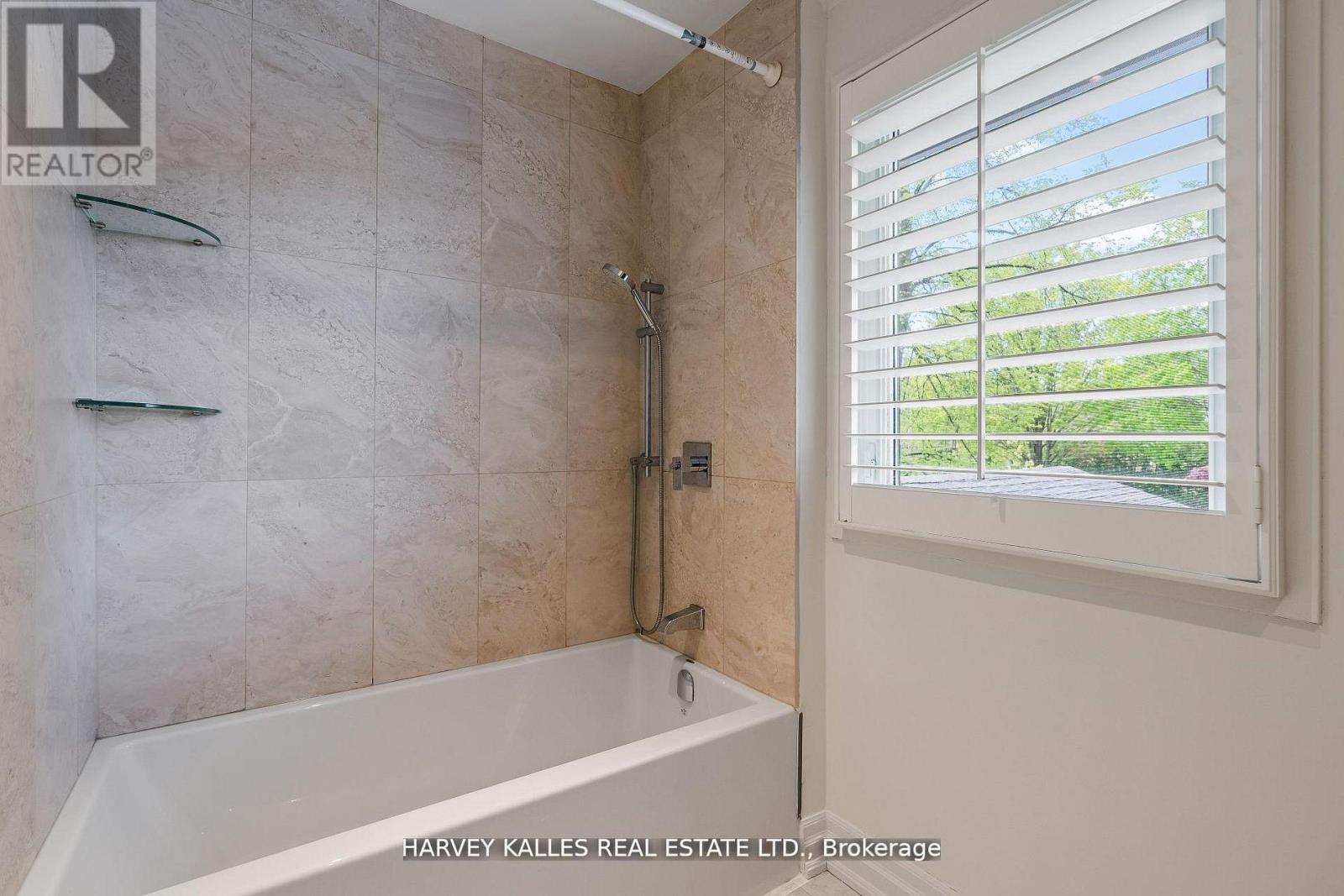 1268 Cermel Drive W, Mississauga, Ontario L5H 3V4 - Photo 24 - W13060530