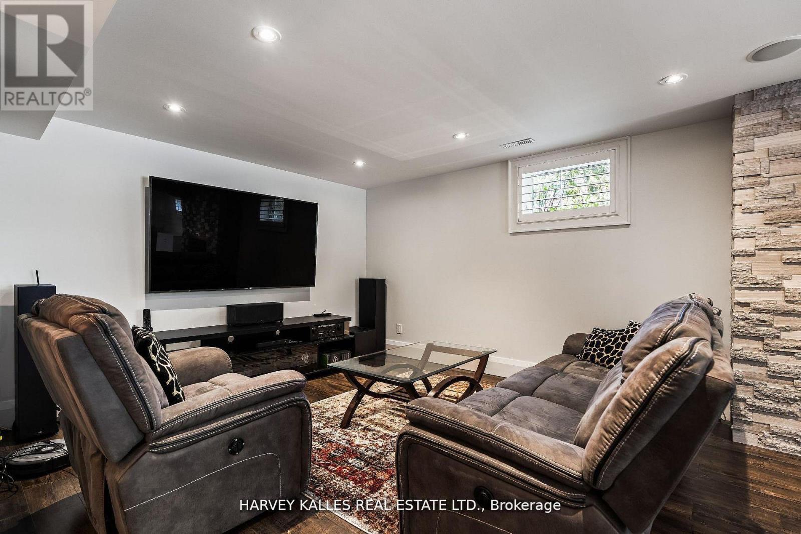 1268 Cermel Drive W, Mississauga, Ontario L5H 3V4 - Photo 25 - W13060530