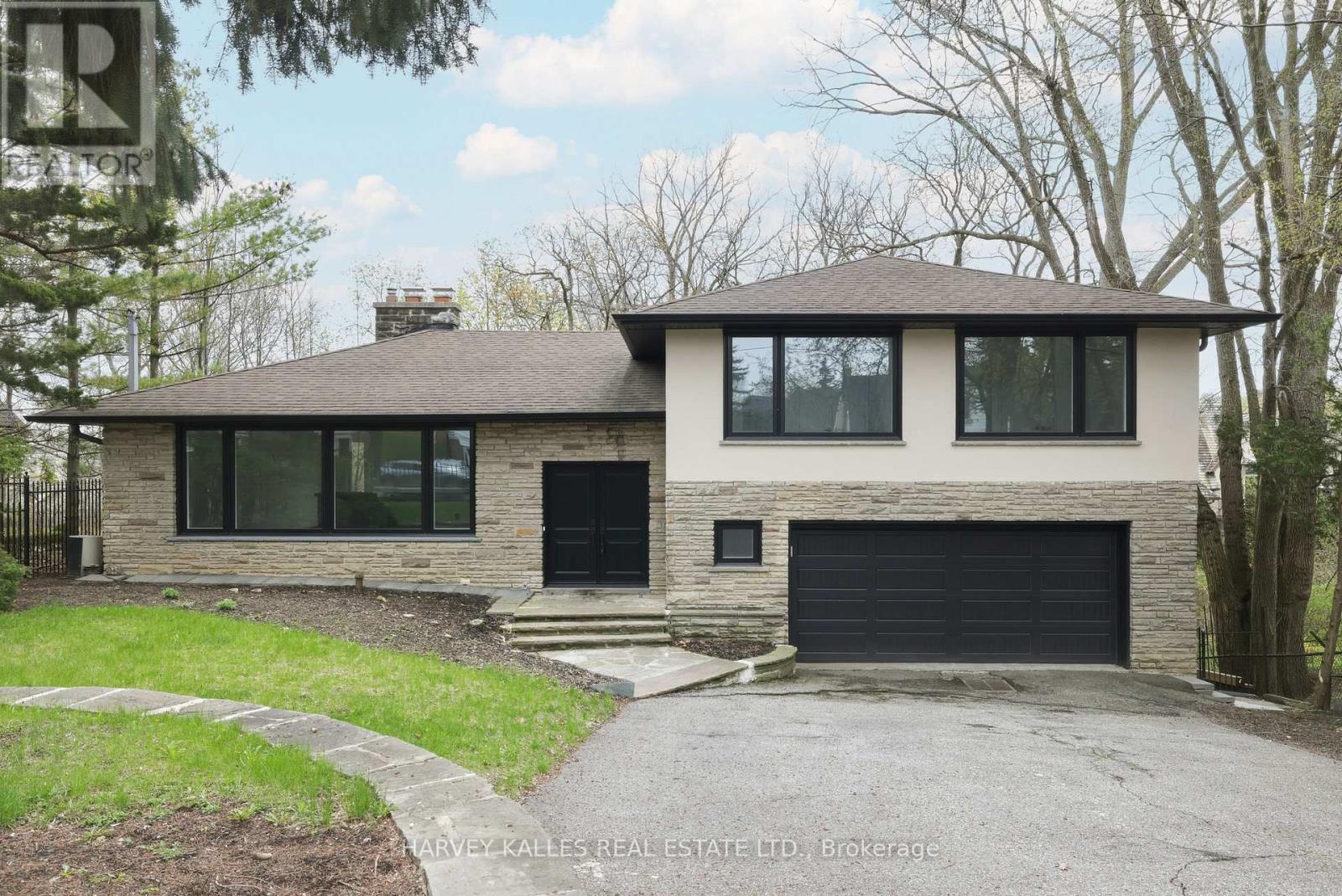 537 BLYTHWOOD ROAD, Toronto, Ontario