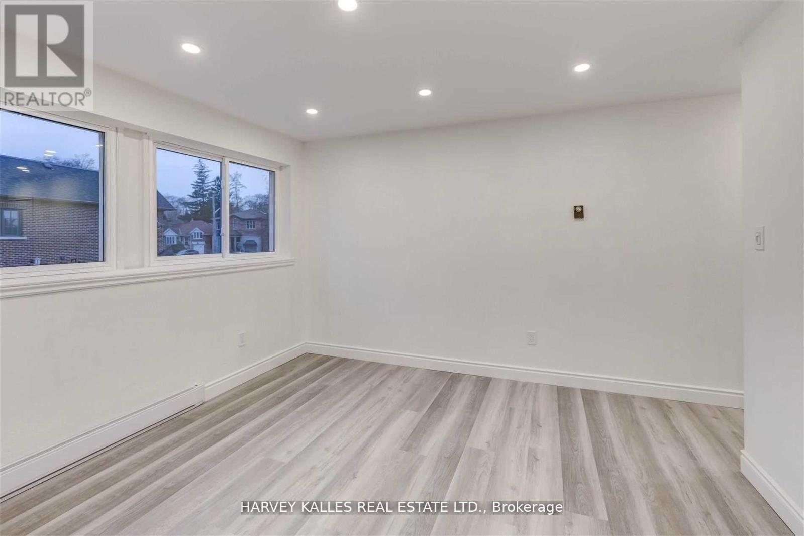 B - 901 Millwood Road, Toronto, Ontario M4G 1X2 - Photo 2 - C13070976
